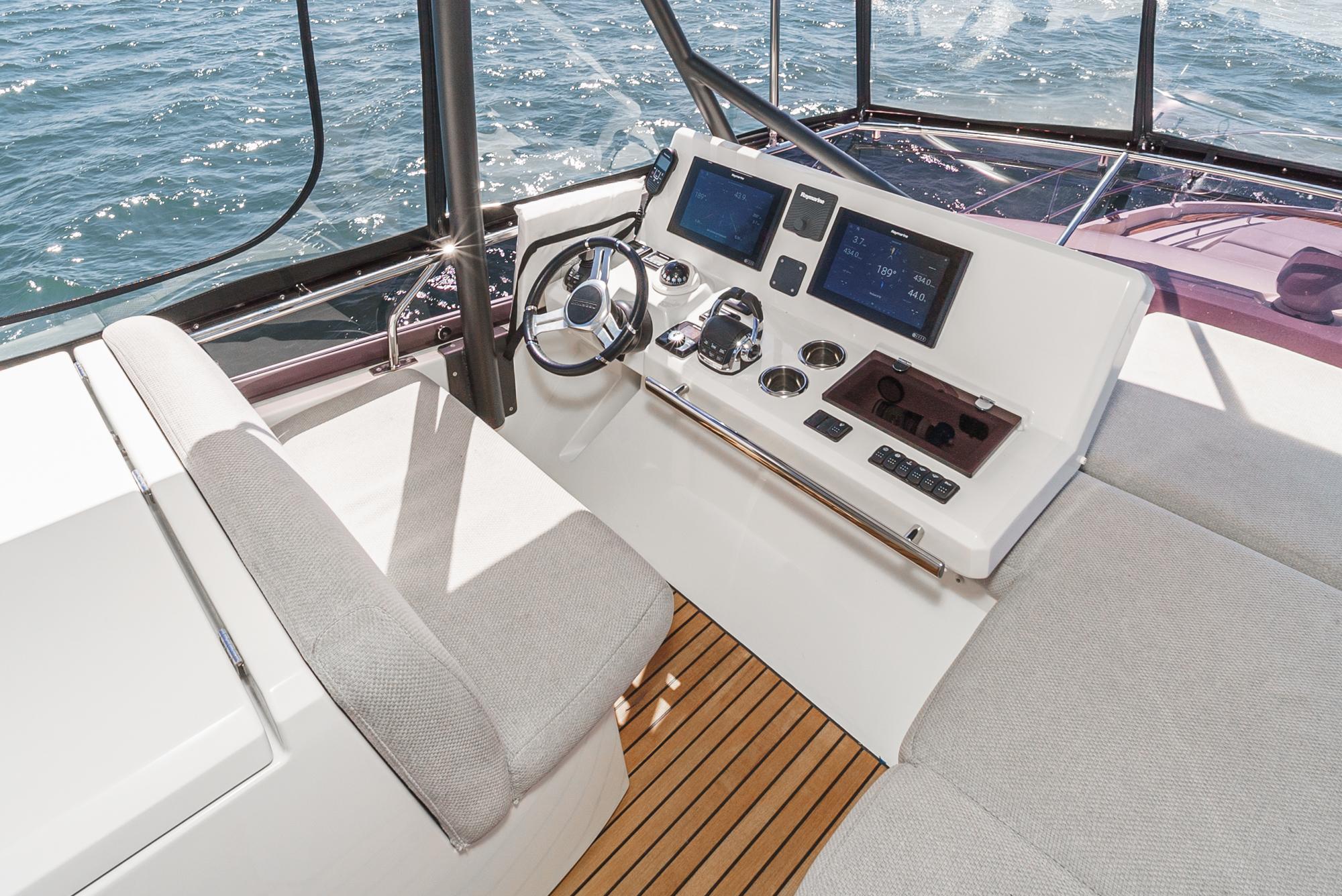 2019 Prestige 520 Fly #TBMC082B-LLC inventory image at Sun Country Marine Group, San Diego Marriott Marquis 2019 Prestige 520 Fly #TBMC082B-LLC inventory image at Sun Country Marine Group, San Diego Marriott Marquis