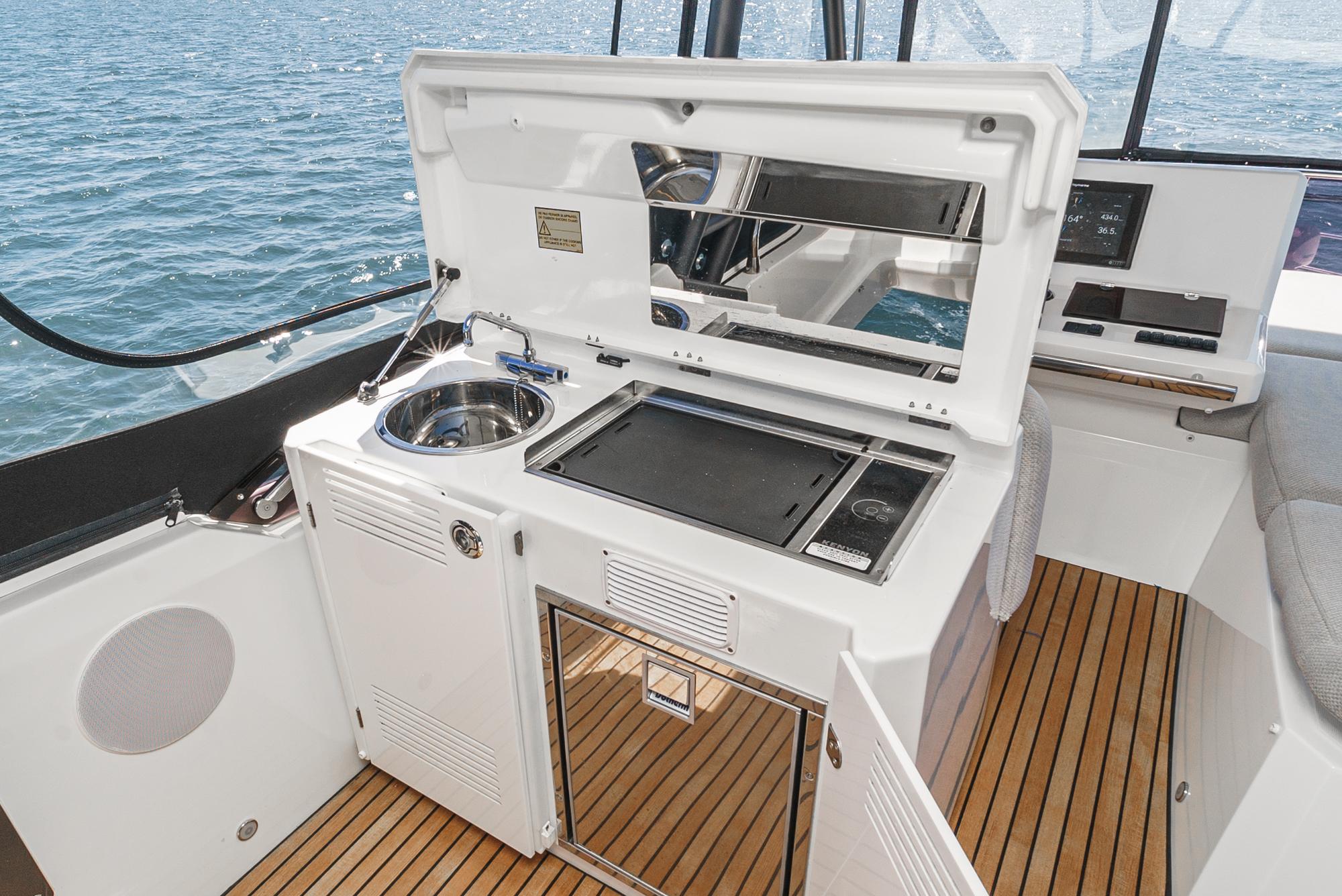 2019 Prestige 520 Fly #TBMC082B-LLC inventory image at Sun Country Marine Group, San Diego Marriott Marquis 2019 Prestige 520 Fly #TBMC082B-LLC inventory image at Sun Country Marine Group, San Diego Marriott Marquis