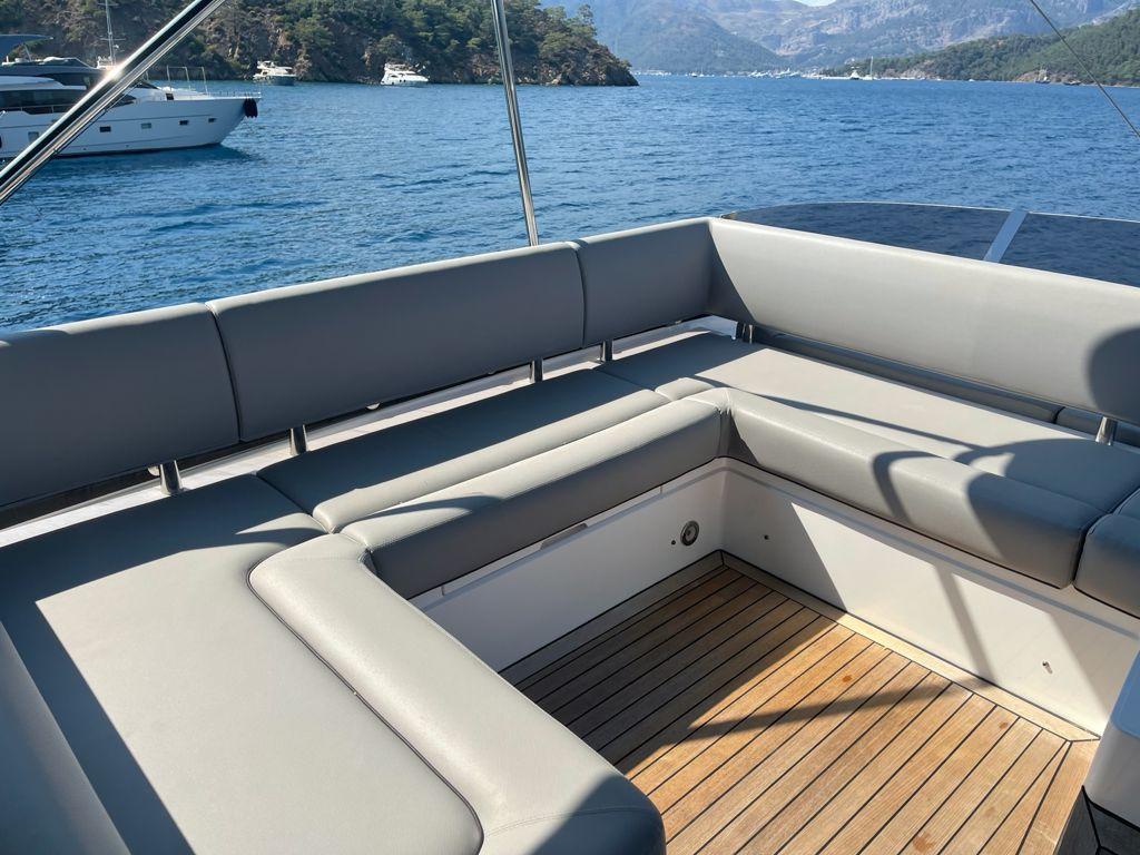 2019 Sunseeker 52