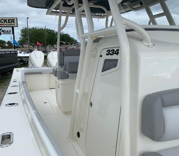 2019 Mako boat for sale, model of the boat is 334 CC Family Edition & Image # 7 of 33
