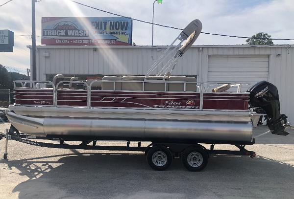 2021 Sun Tracker boat for sale, model of the boat is FISHIN' BARGE® 20 DLX & Image # 7 of 31