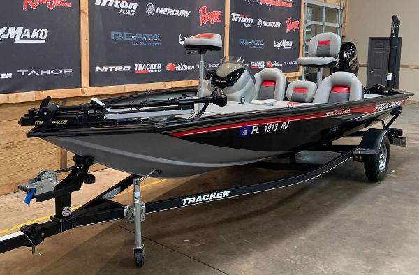 2017 Tracker Boats boat for sale, model of the boat is Pro Team™ 175 TXW & Image # 2 of 15