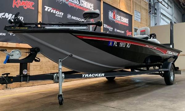 2017 Tracker Boats boat for sale, model of the boat is Pro Team™ 175 TXW & Image # 4 of 15