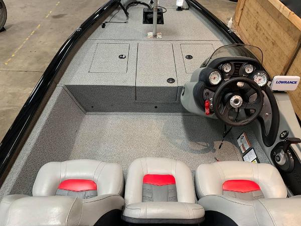 2017 Tracker Boats boat for sale, model of the boat is Pro Team™ 175 TXW & Image # 6 of 15