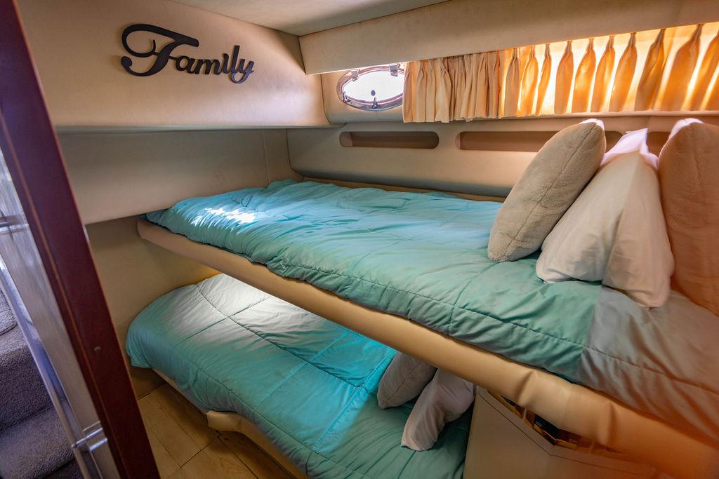 Sea Ray 55 Knottin Matters - Guest cabin