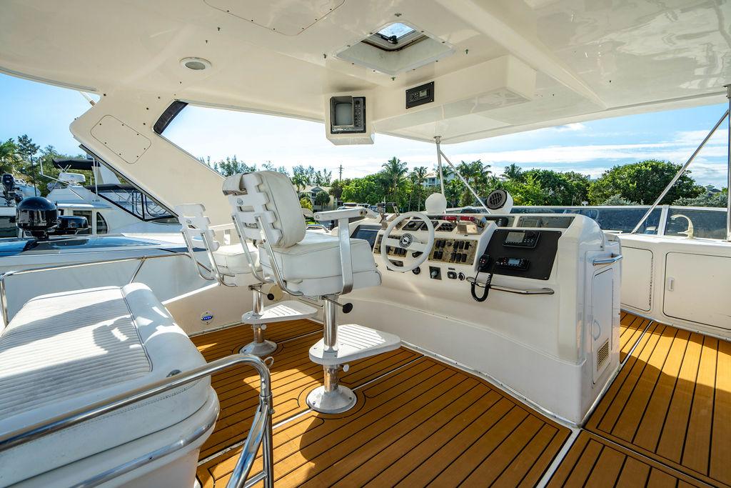 Sea Ray 55 Knottin Matters - Flybridge helm area