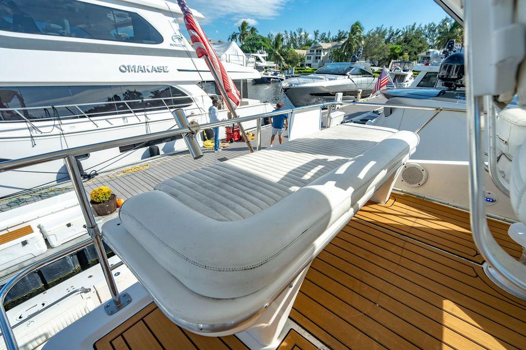 Sea Ray 55 Knottin Matters - Flybridge seating