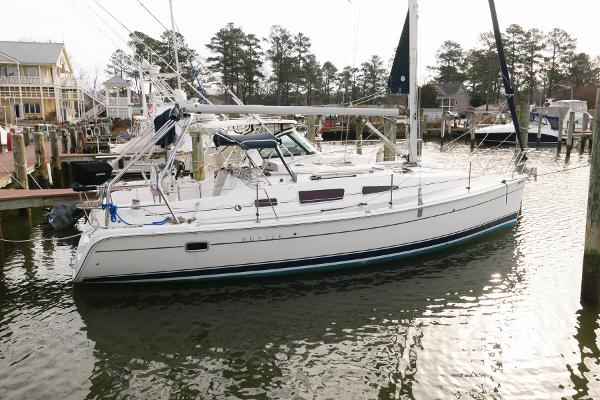 Used 04 Hunter 33 714 North Beach Boat Trader