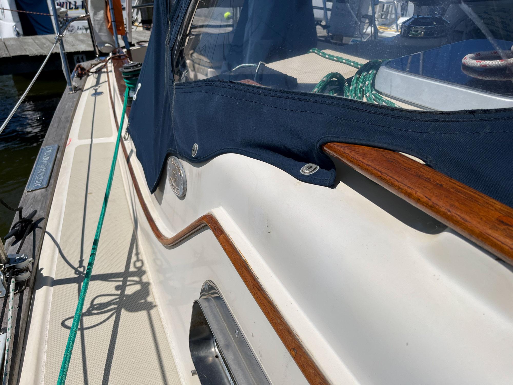 M 7144 CF Knot 10 Yacht Sales