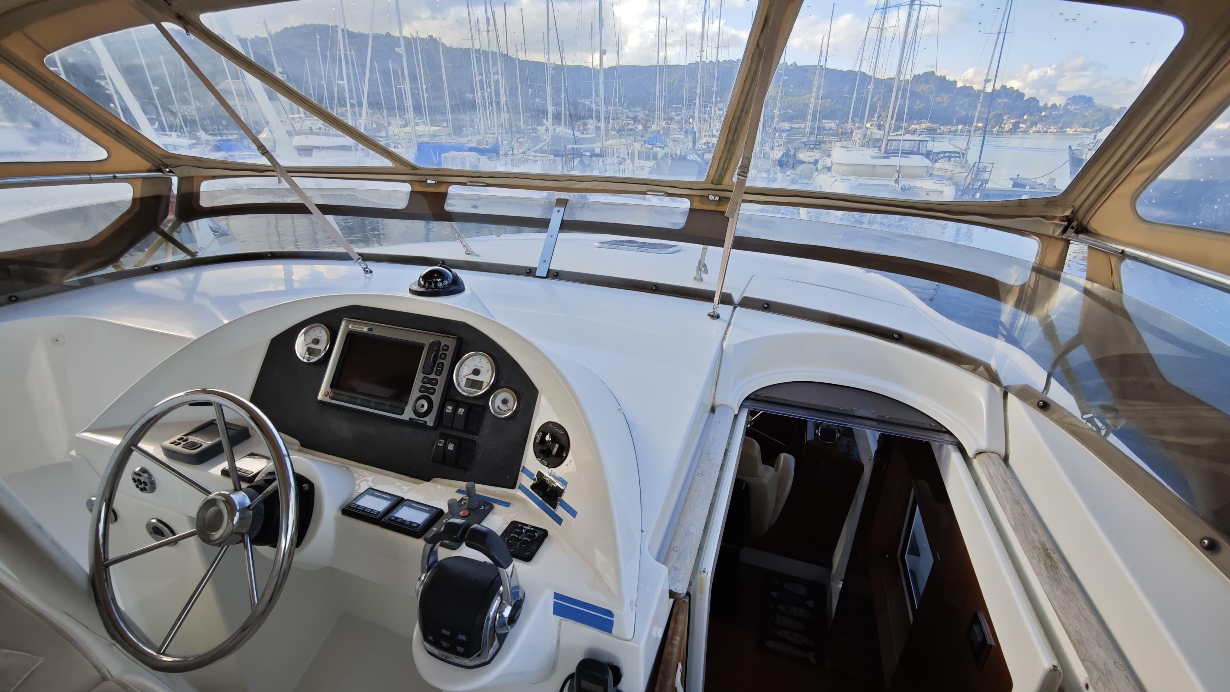Yacht Photos Pics