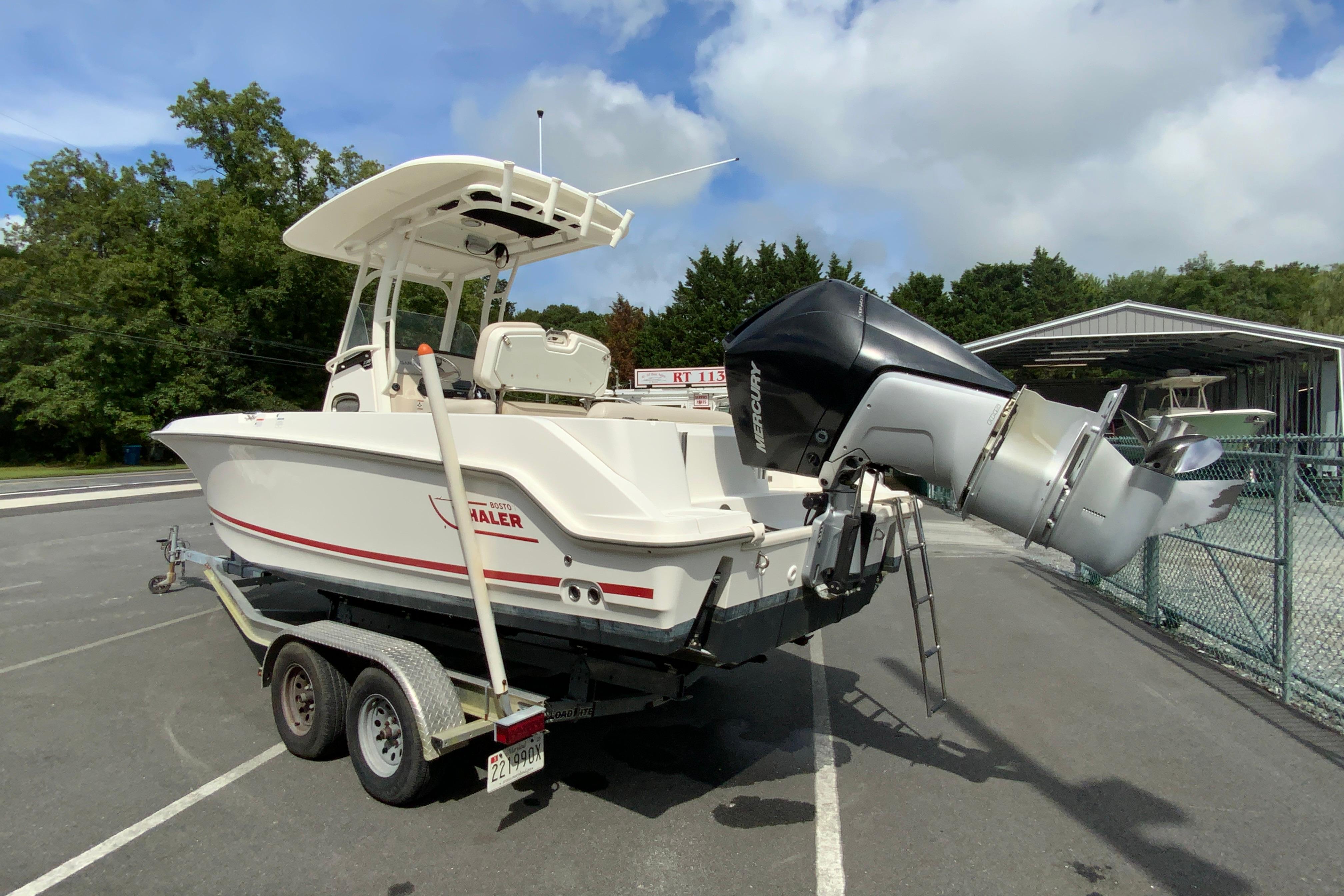 2019 Boston whaler 230 Outrage-8