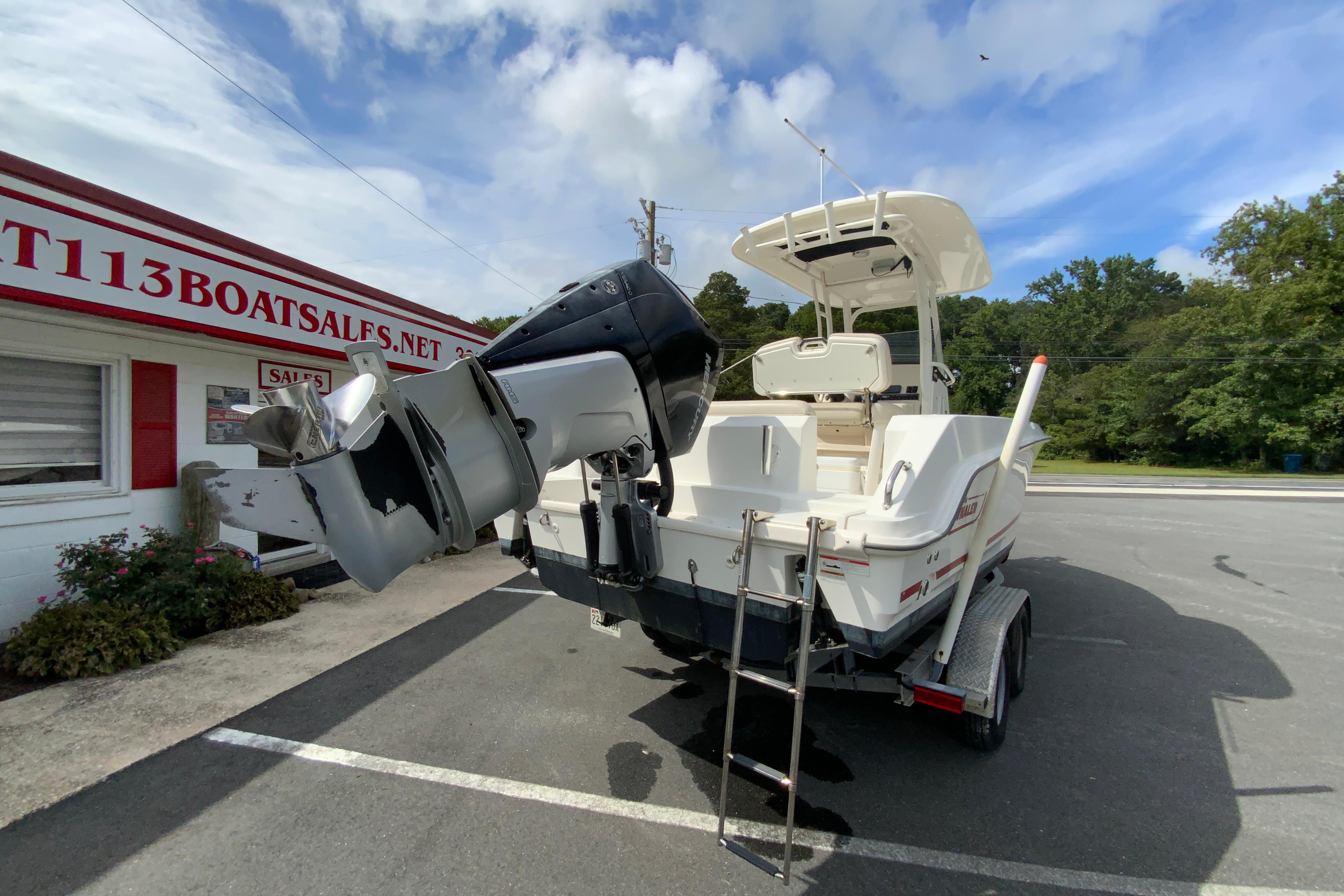 2019 Boston whaler 230 Outrage-9