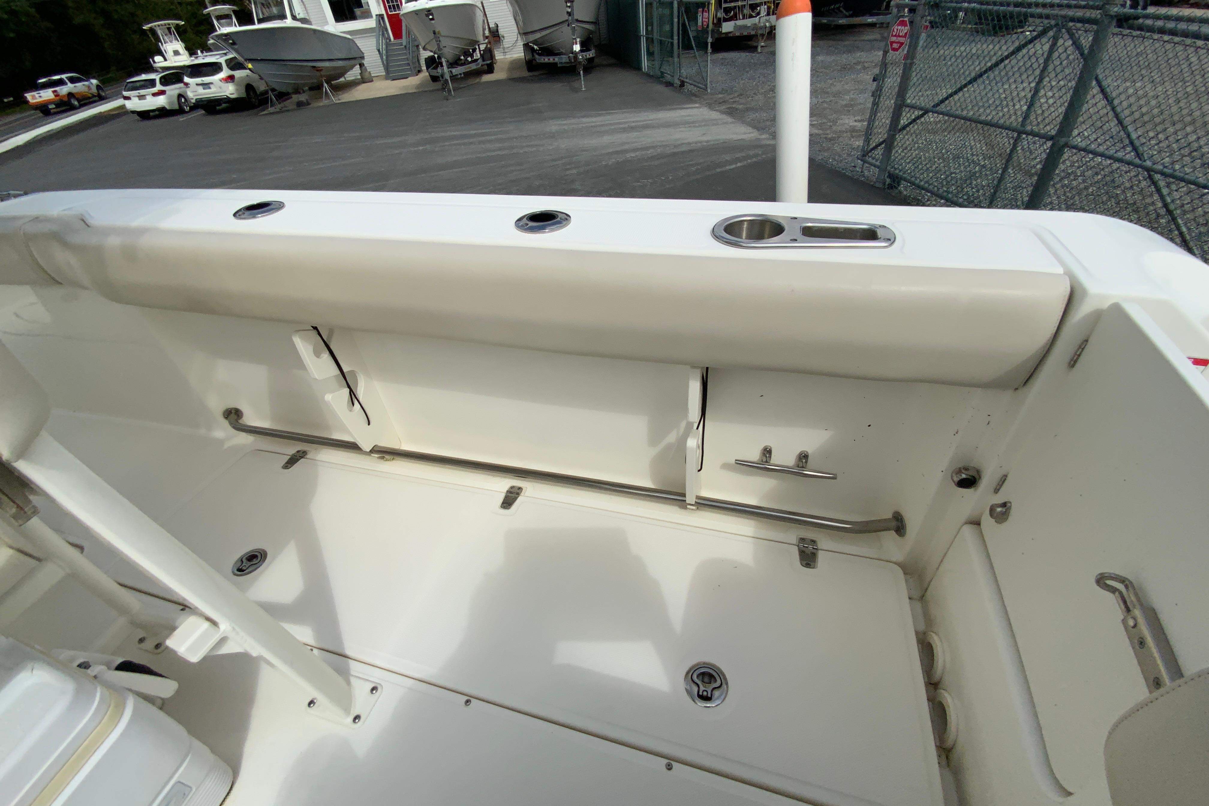 2019 Boston whaler 230 Outrage-16