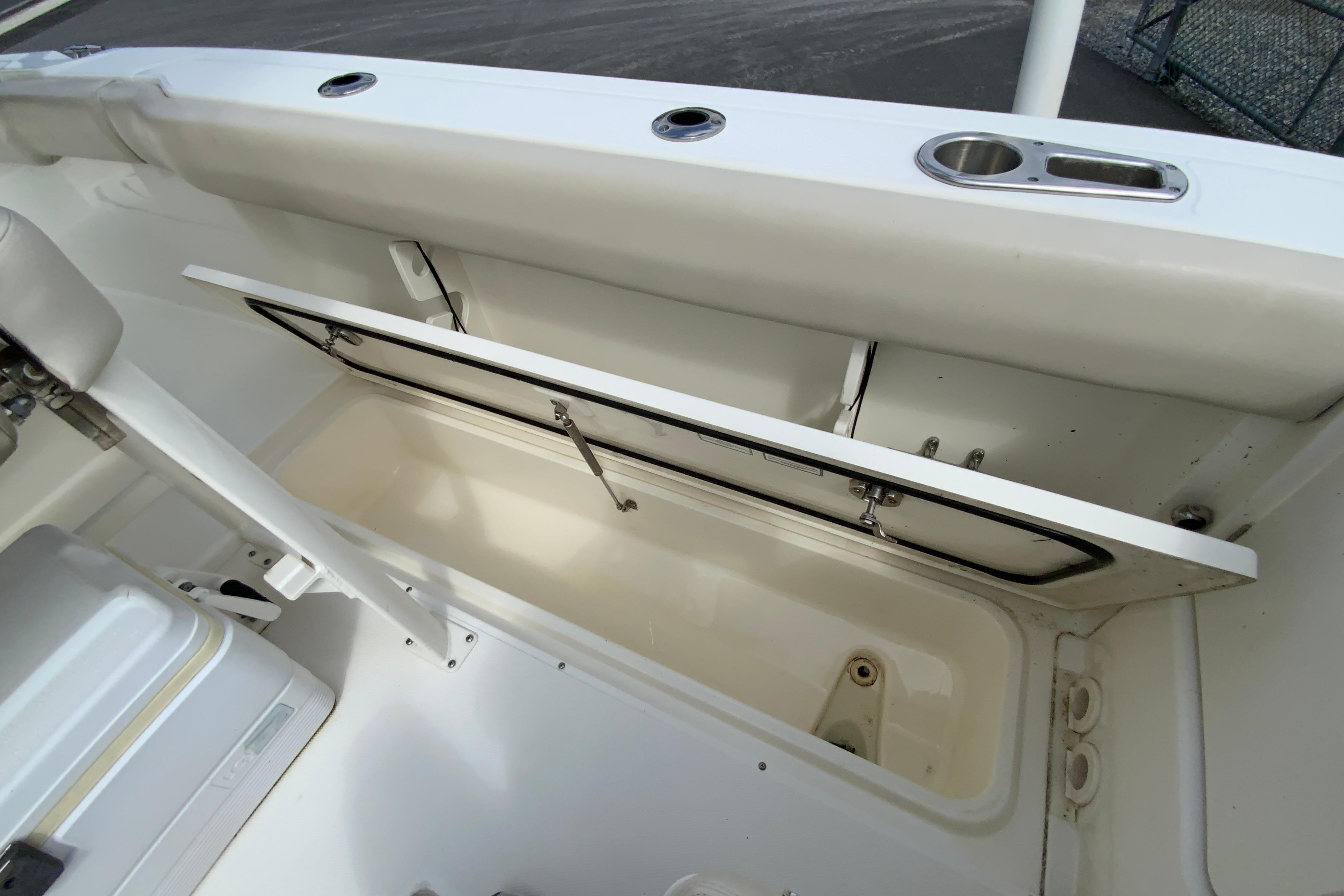 2019 Boston whaler 230 Outrage-17