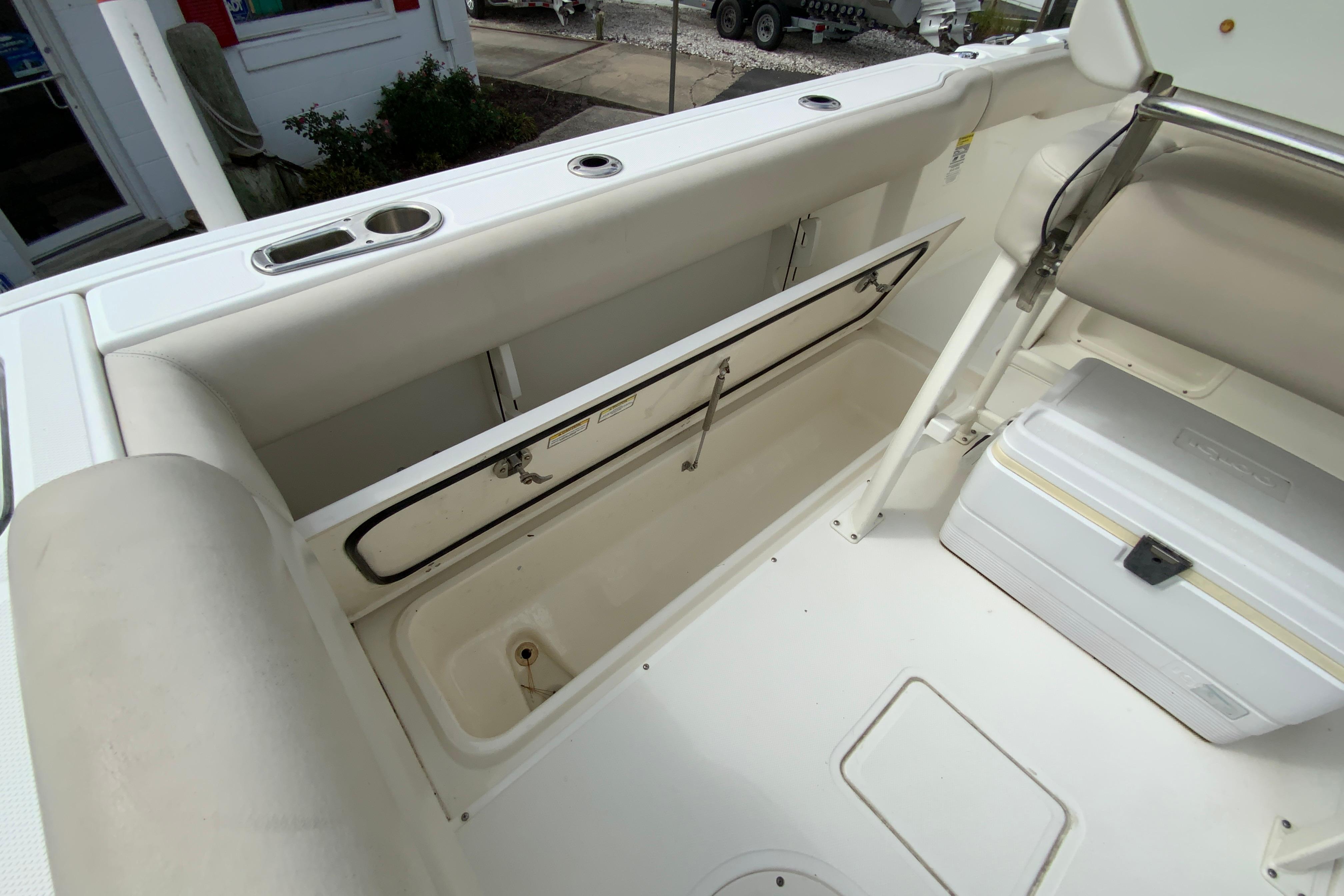 2019 Boston whaler 230 Outrage-18