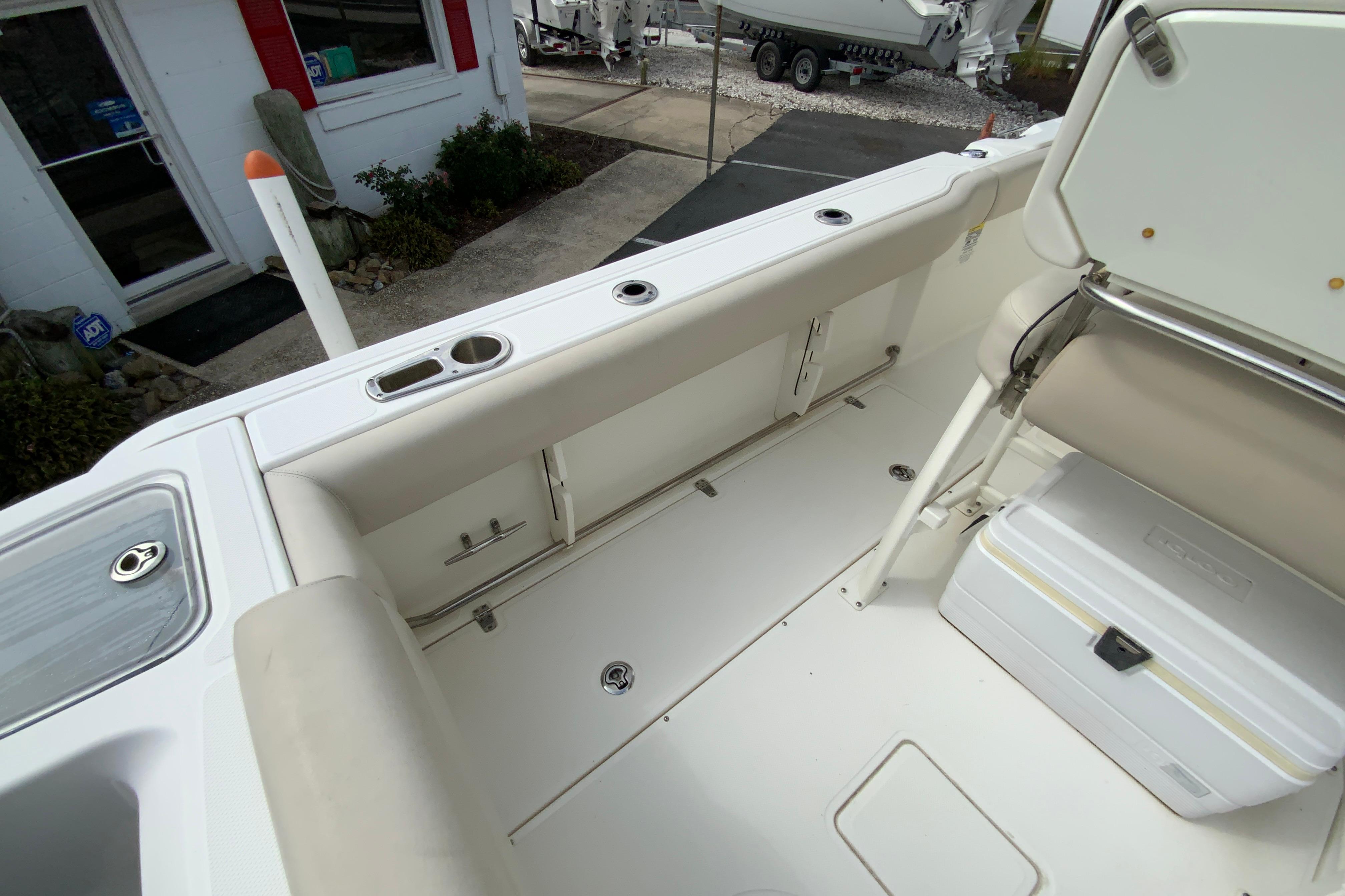 2019 Boston whaler 230 Outrage-19
