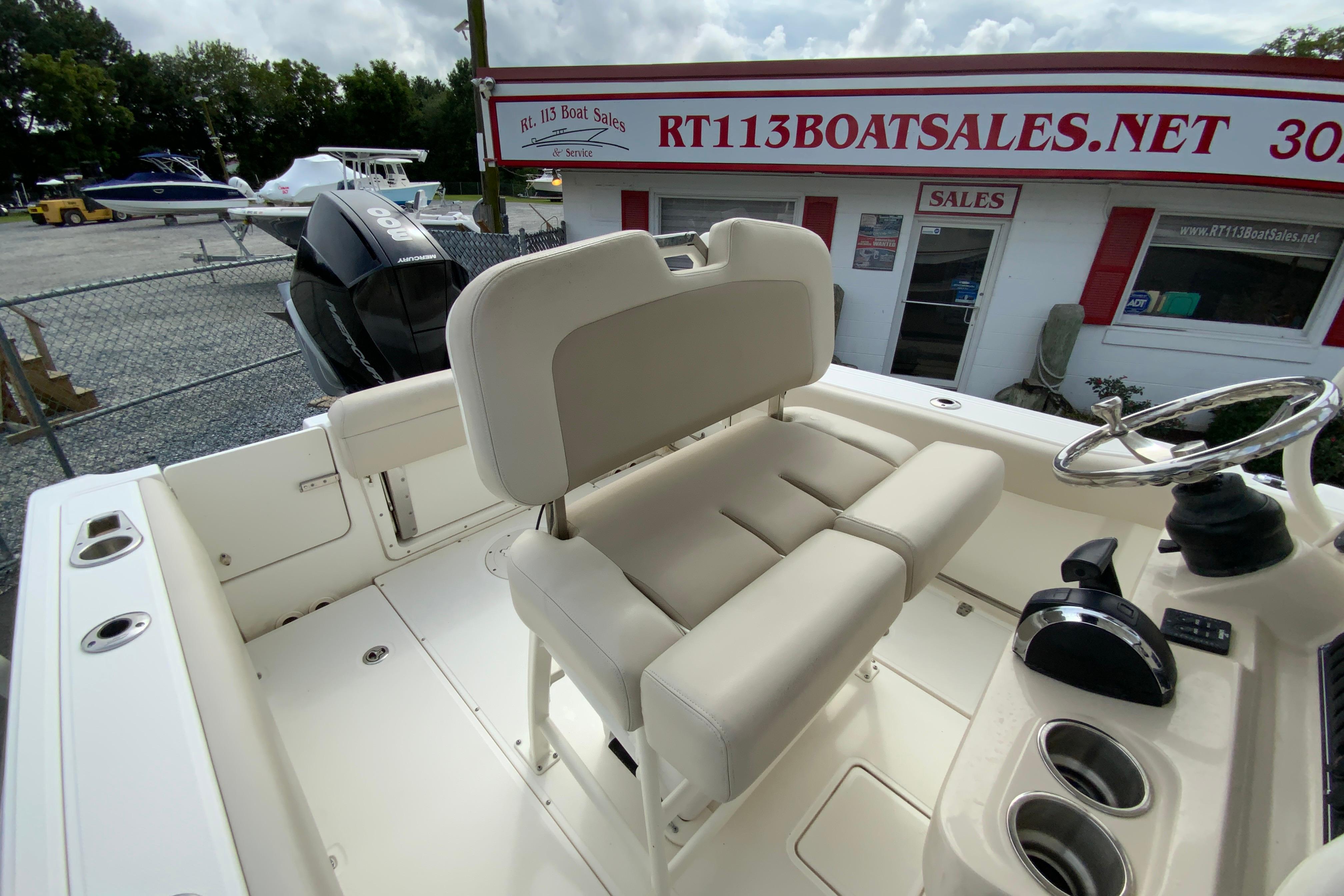 2019 Boston whaler 230 Outrage-28