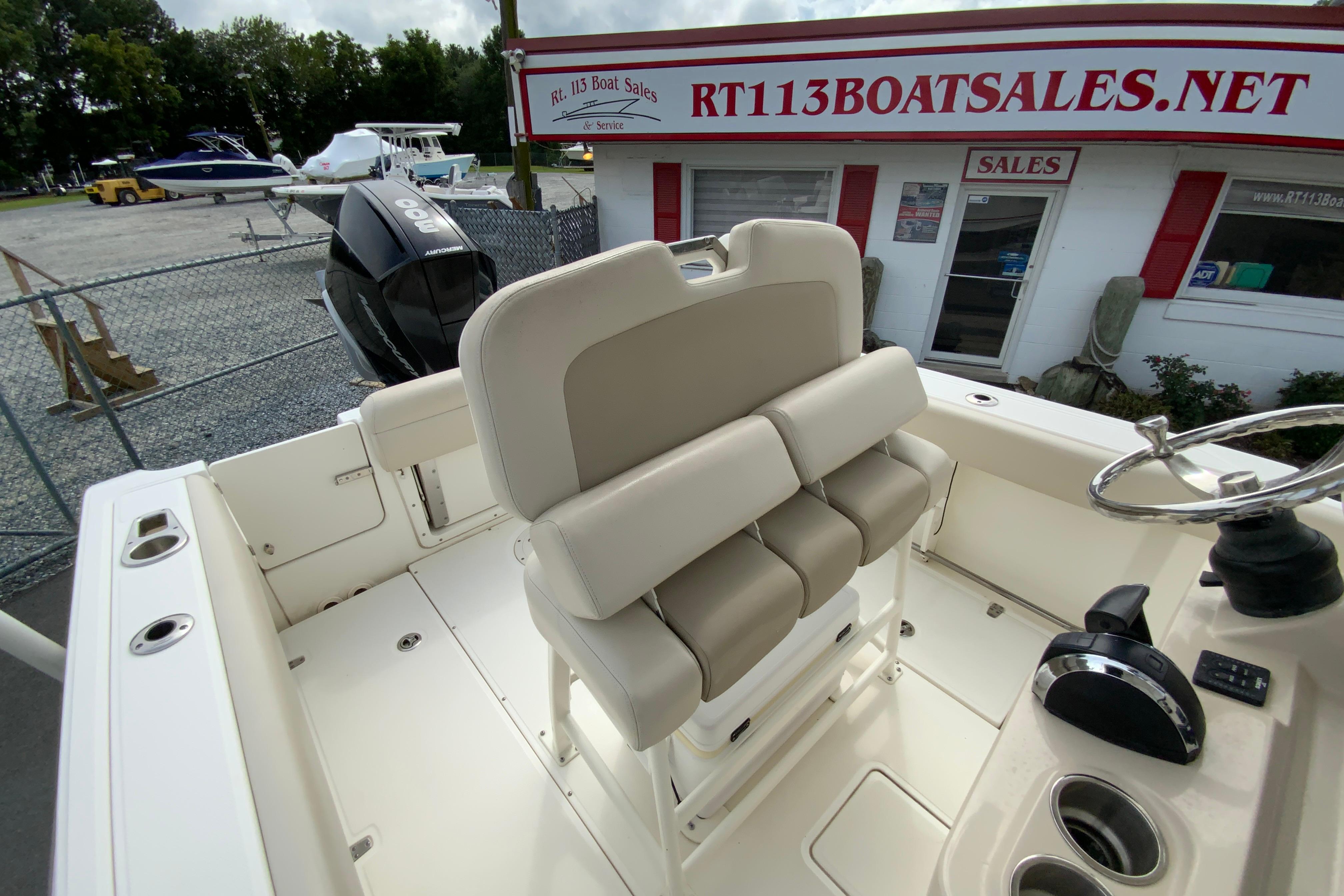 2019 Boston whaler 230 Outrage-29