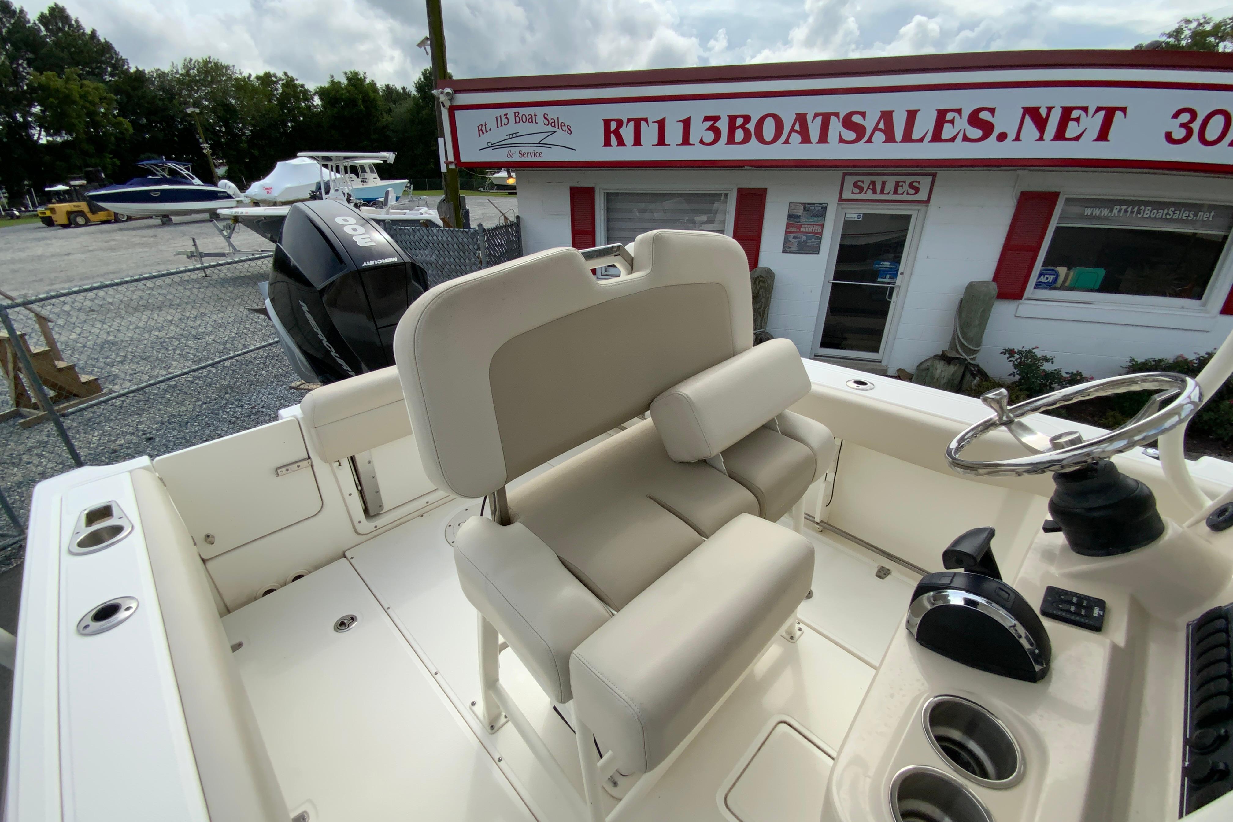 2019 Boston whaler 230 Outrage-30