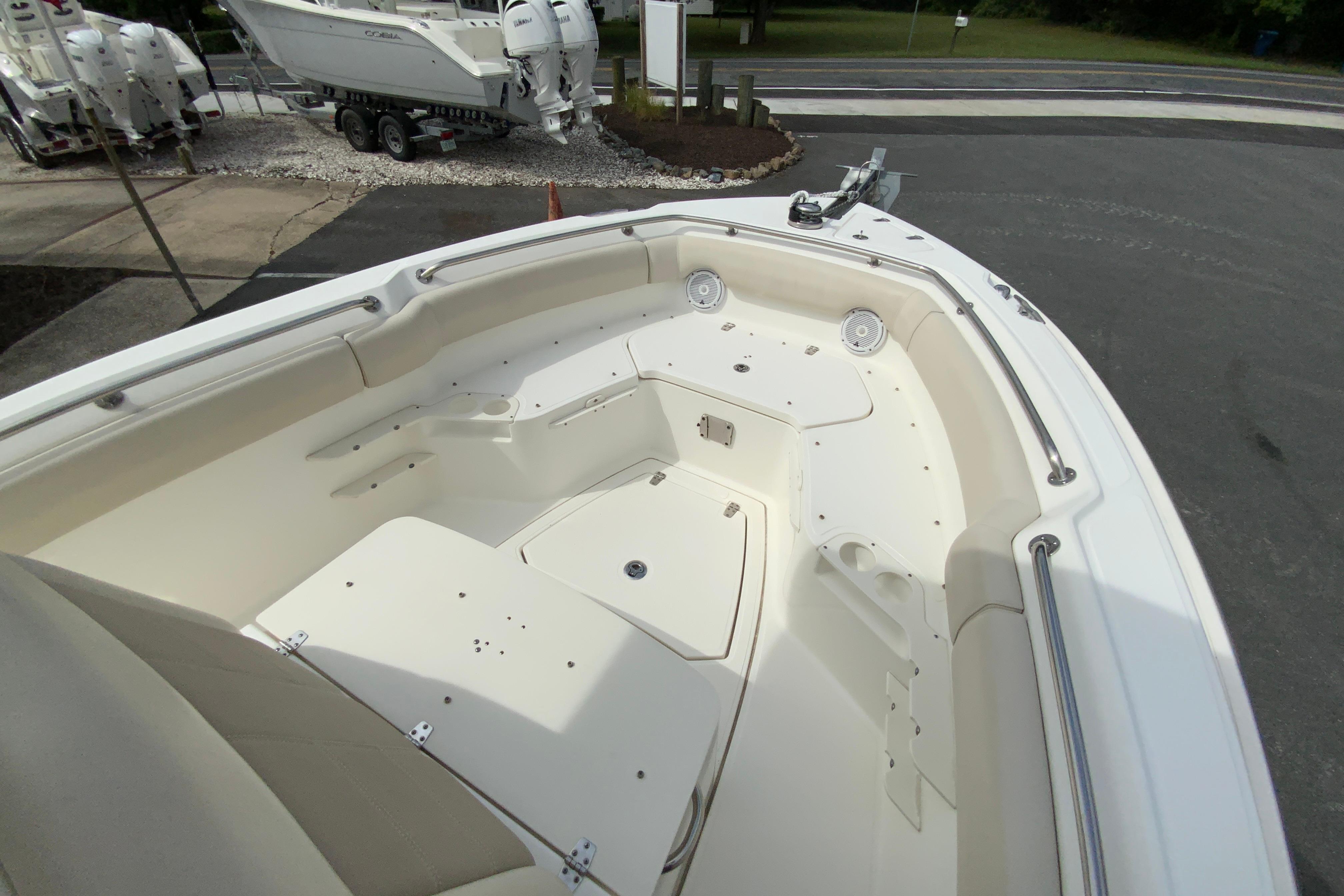 2019 Boston whaler 230 Outrage-38