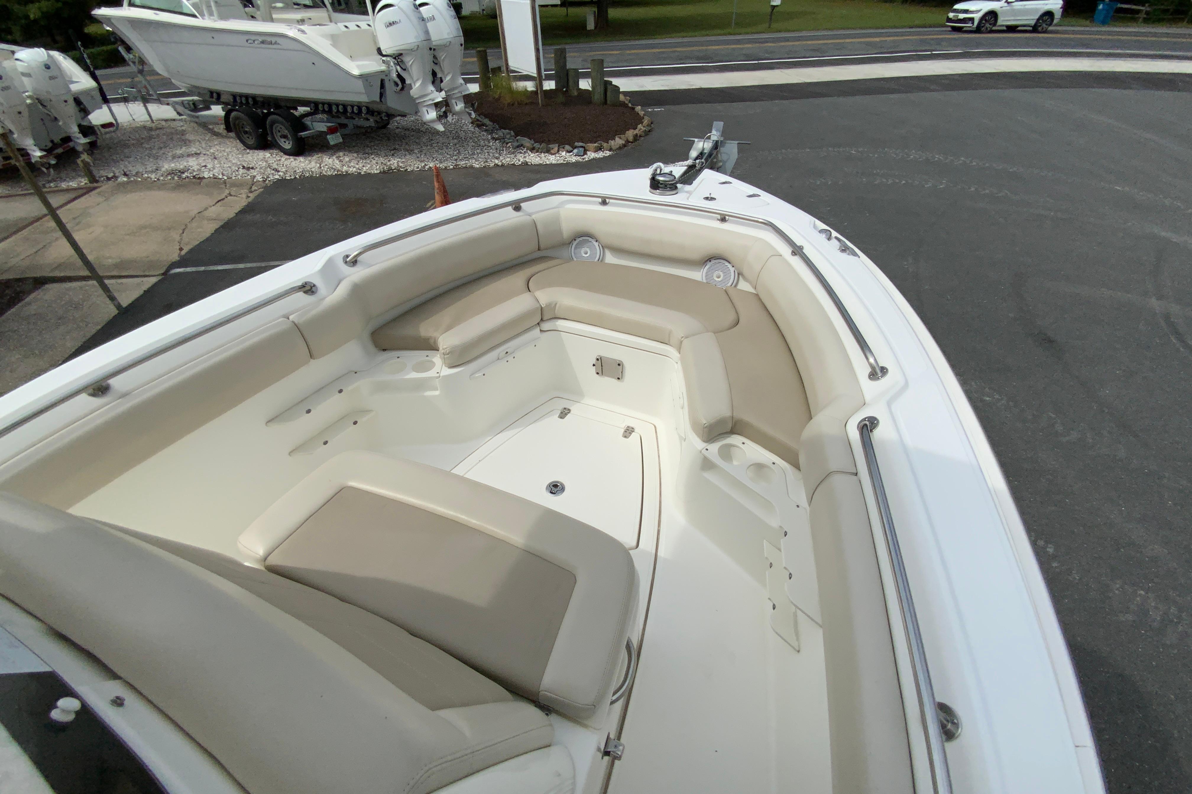 2019 Boston whaler 230 Outrage-40