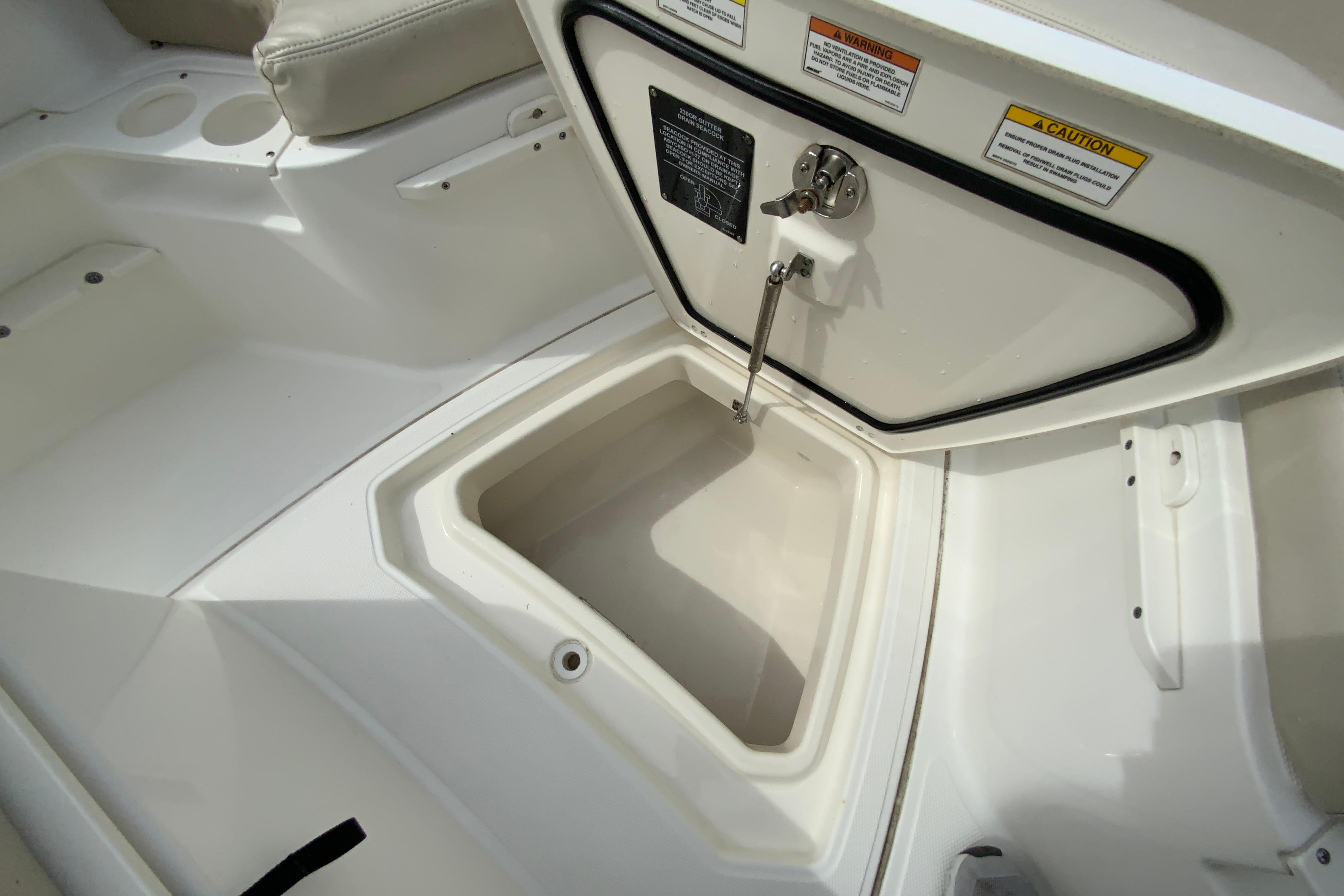2019 Boston whaler 230 Outrage-50