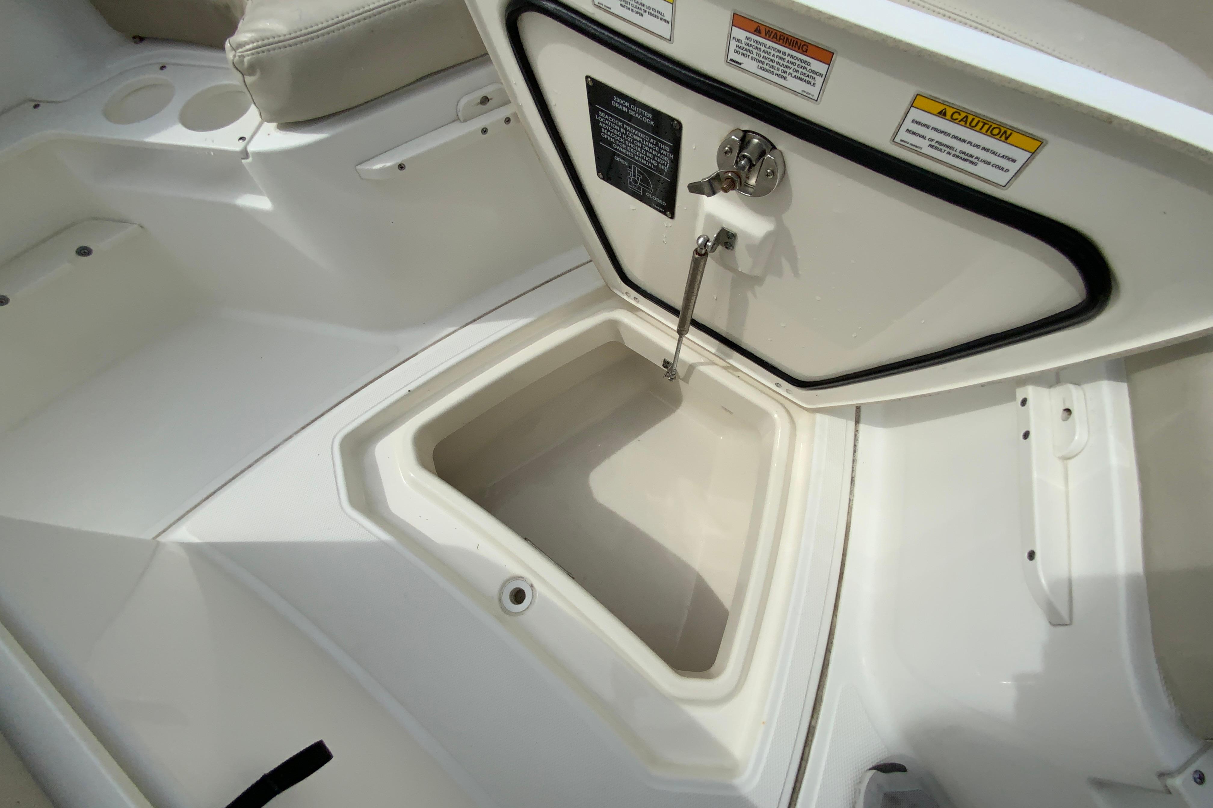 2019 Boston whaler 230 Outrage-51
