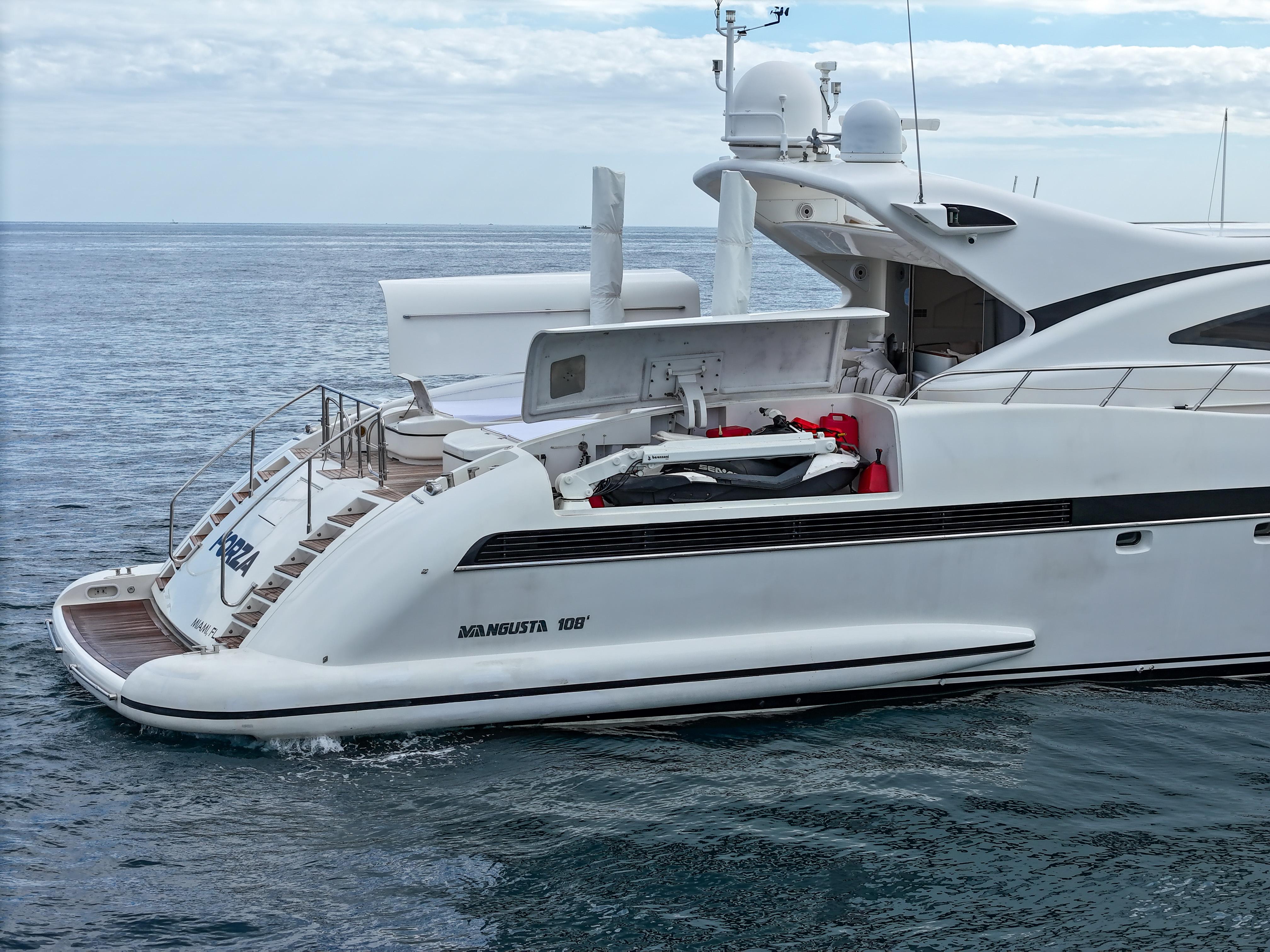 Mangusta-108 2002 -FL-US-9692756 | Thumbnail