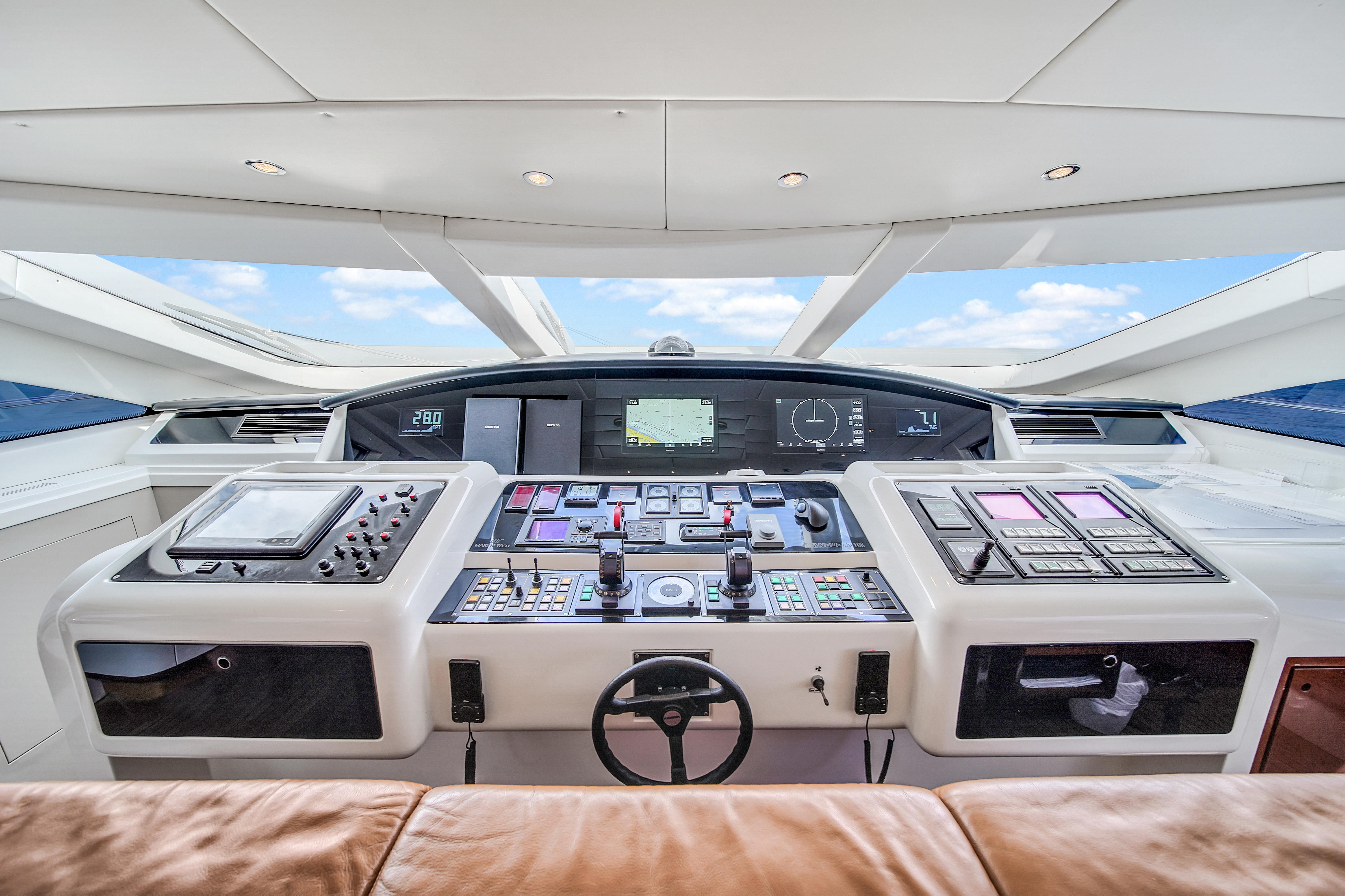 Mangusta-108 2002 -FL-US-9692756 | Thumbnail