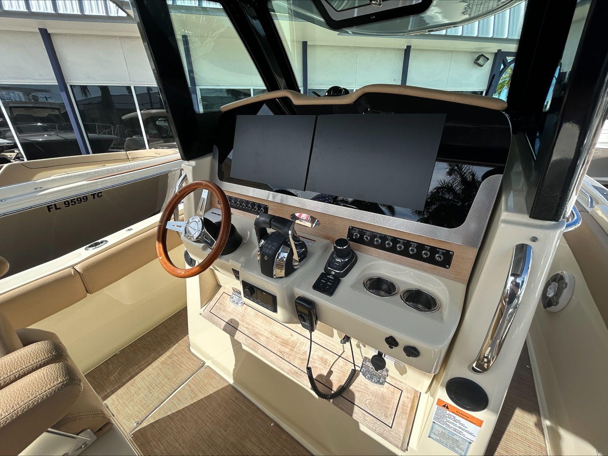 2021-chris-craft-catalina-30-power-9697401-977967099-0-080520250929-14