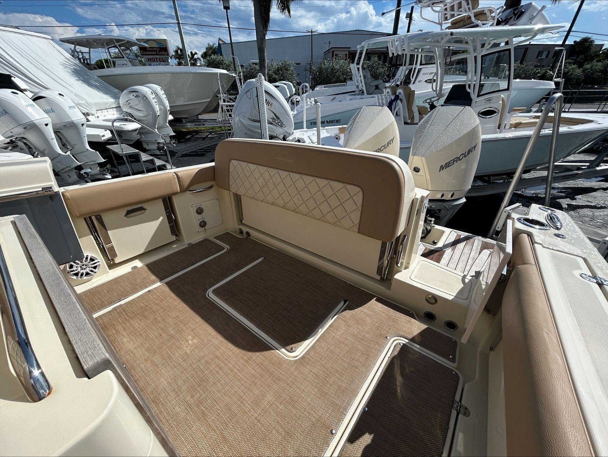 2021-chris-craft-catalina-30-power-9697401-977967109-0-080520250929-6