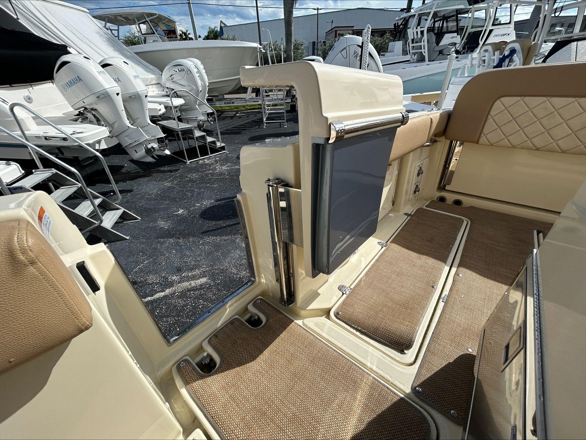 2021-chris-craft-catalina-30-power-9697401-977967138-0-080520250929-10