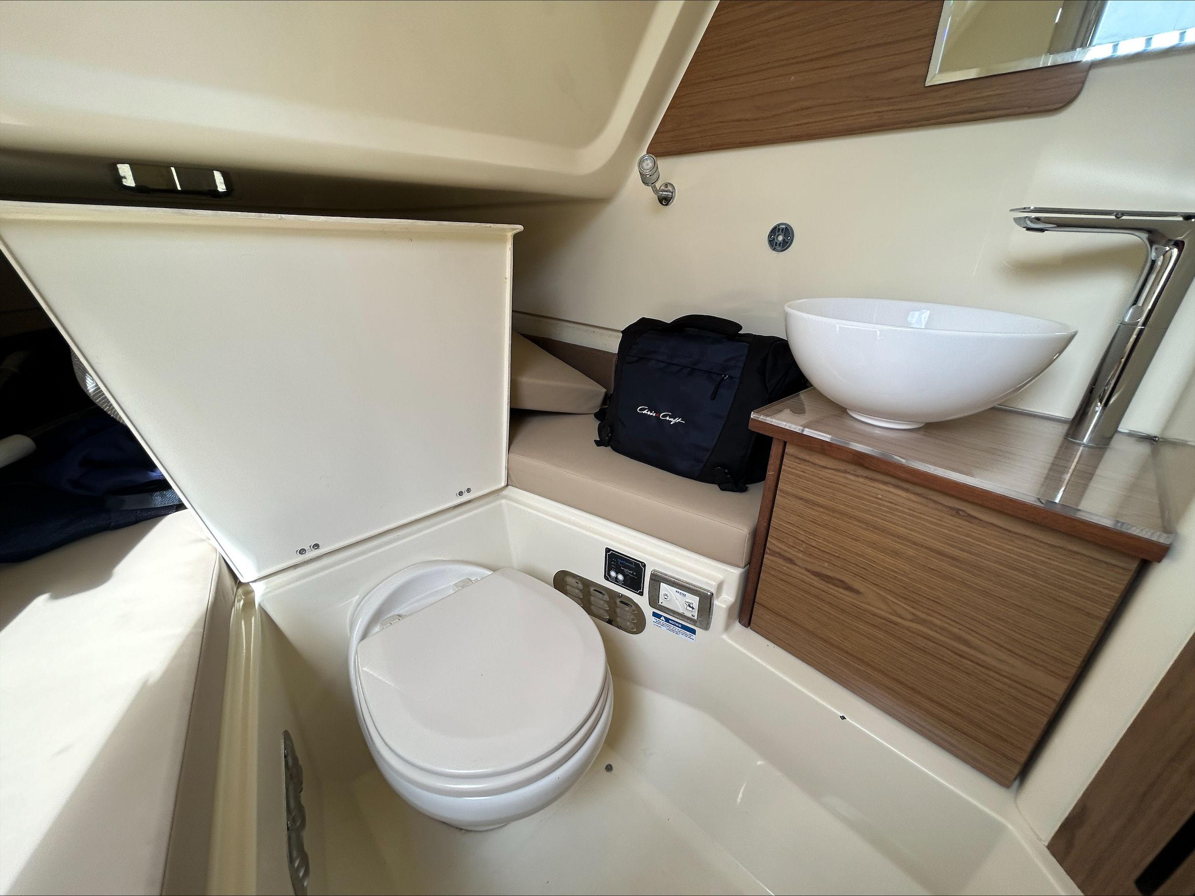 2021-chris-craft-catalina-30-power-9697401-977967140-0-080520250929-23