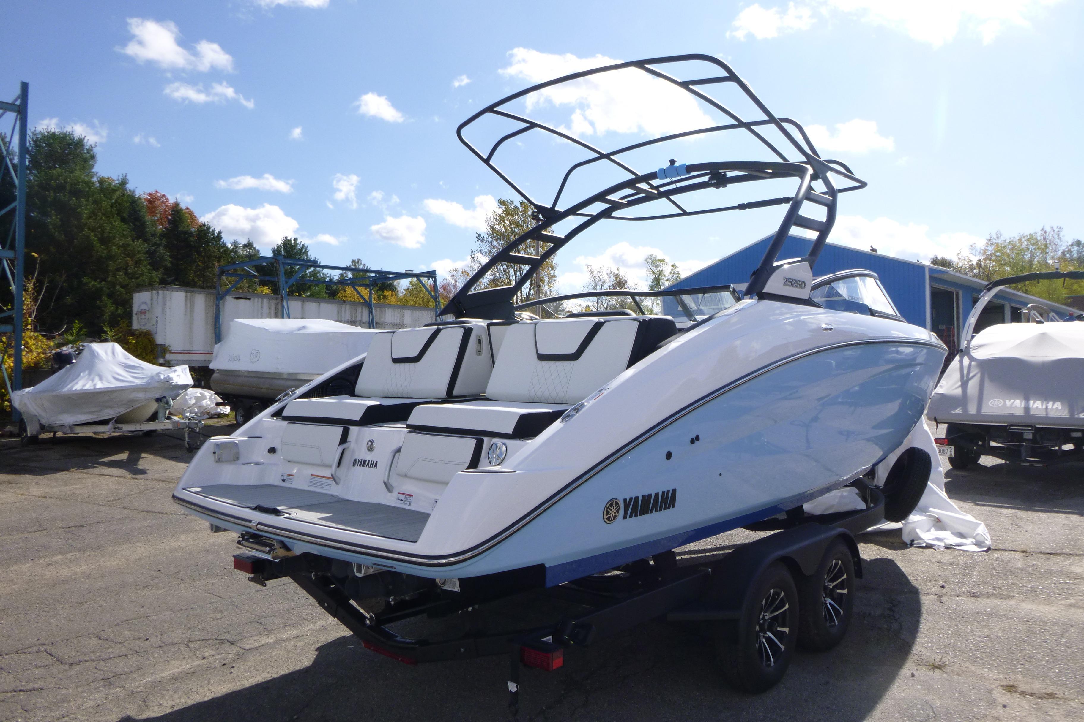 2026 Yamaha Boats 252SD Gallery