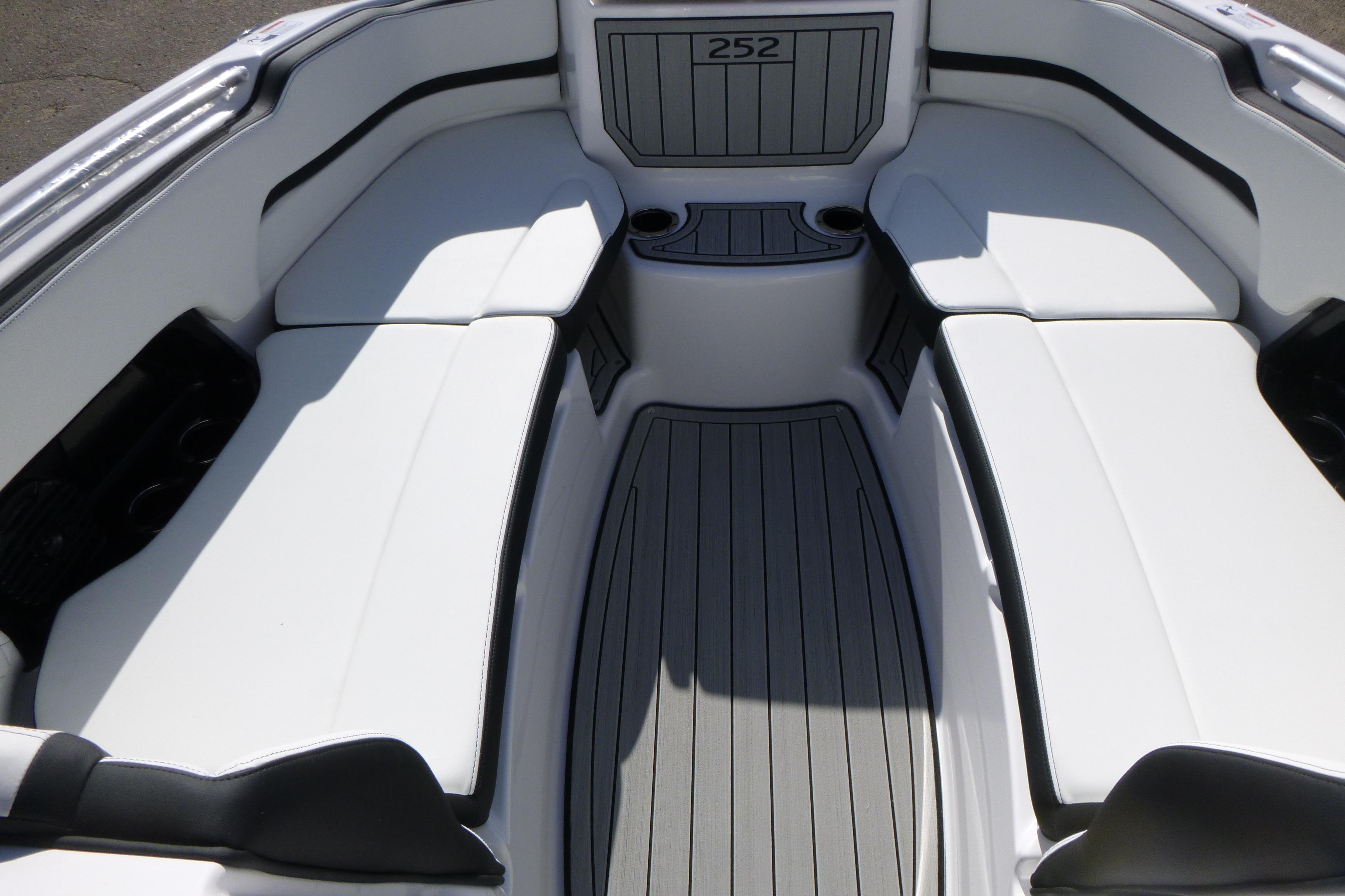 2026 Yamaha Boats 252SD Gallery