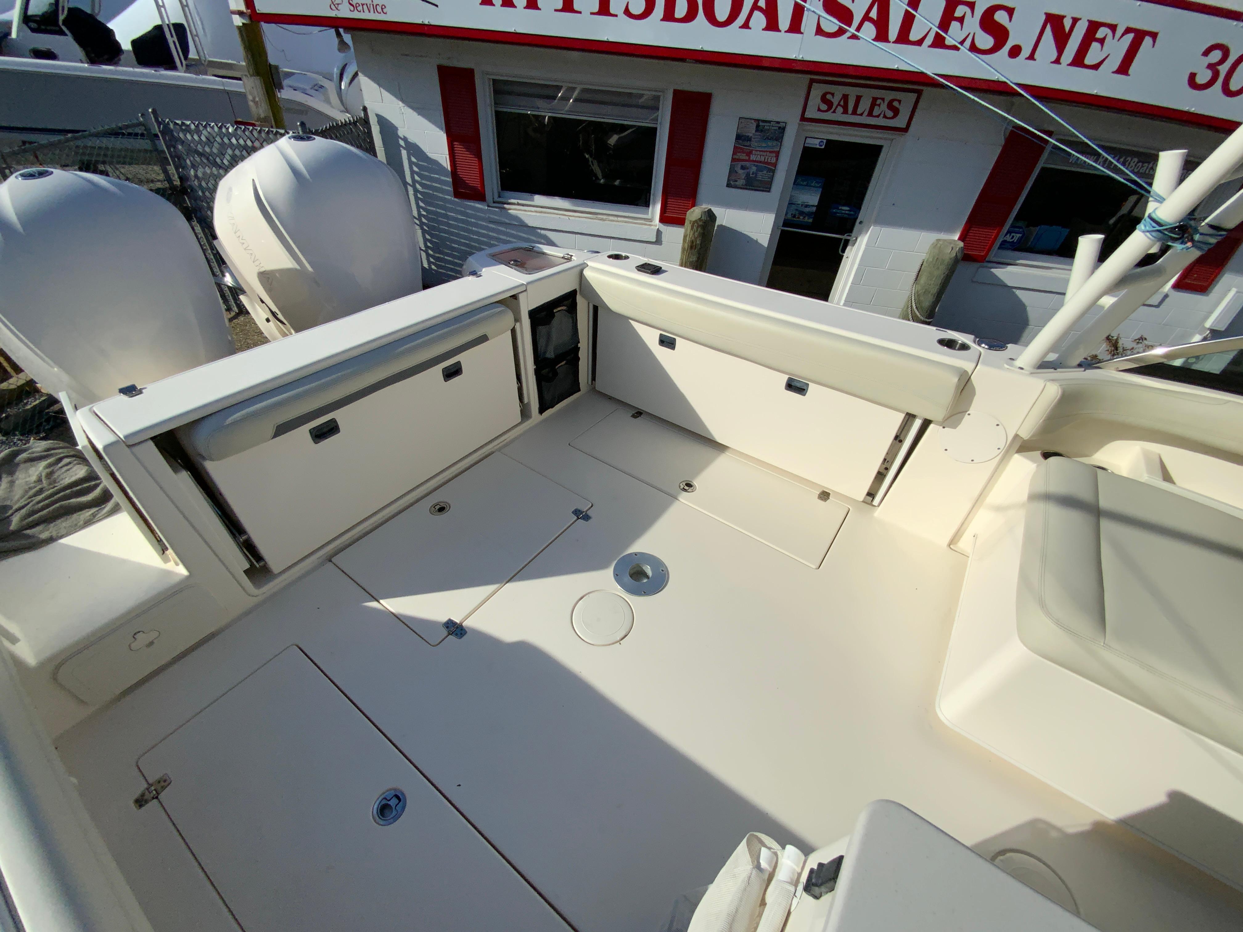 2019 Cobia 280 Dual Console-14