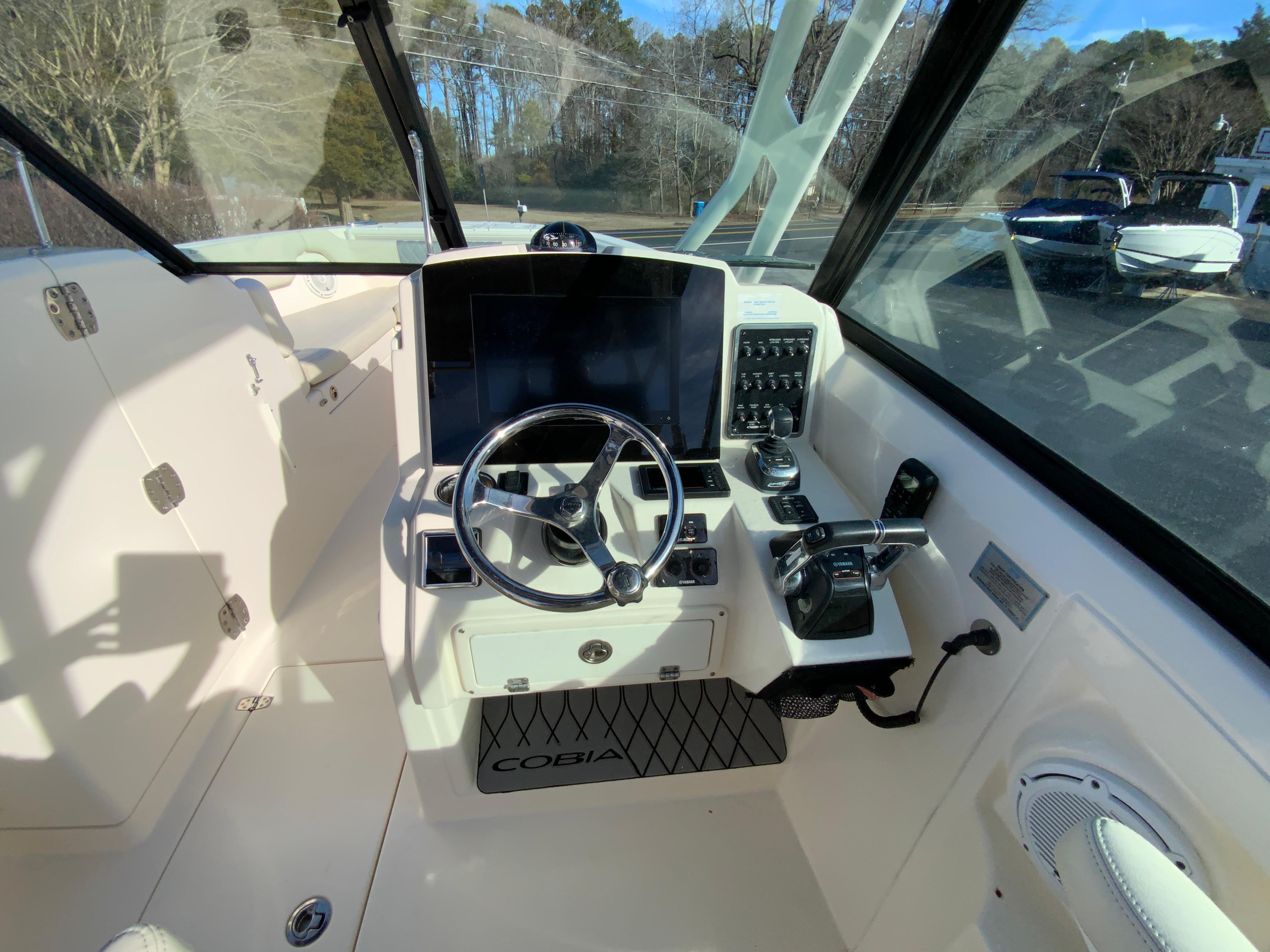 2019 Cobia 280 Dual Console-16