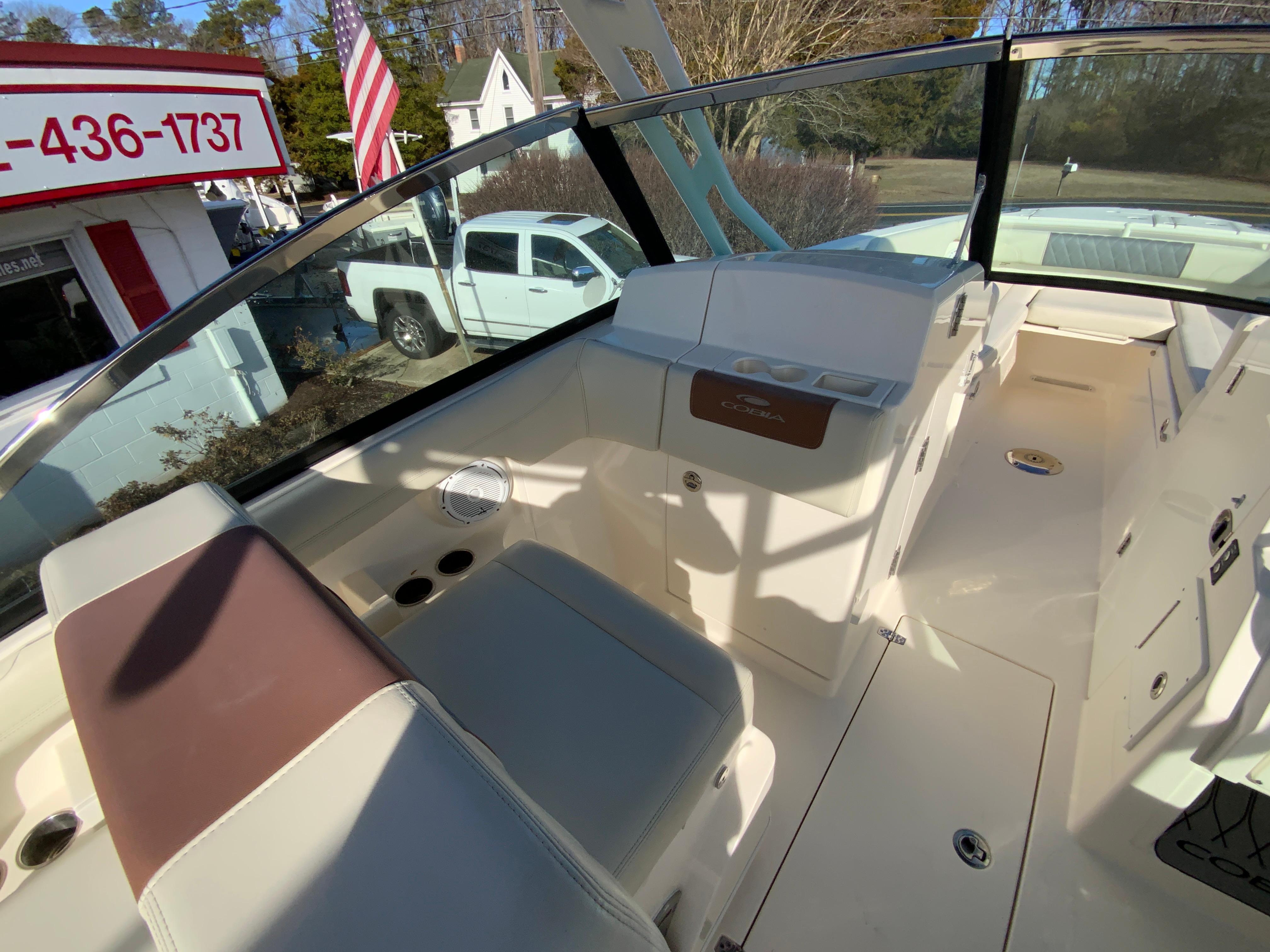 2019 Cobia 280 Dual Console-17