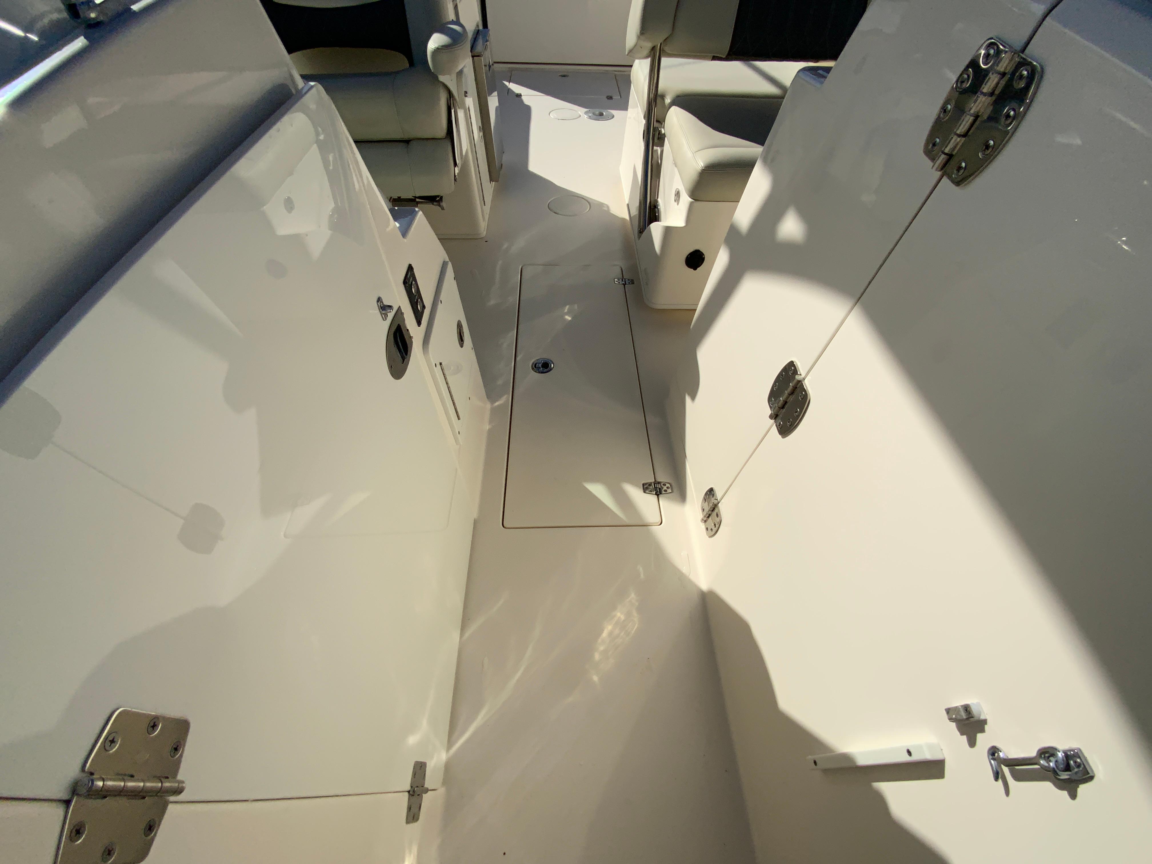 2019 Cobia 280 Dual Console-27