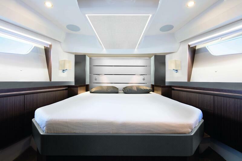 Sealine F530 style=
