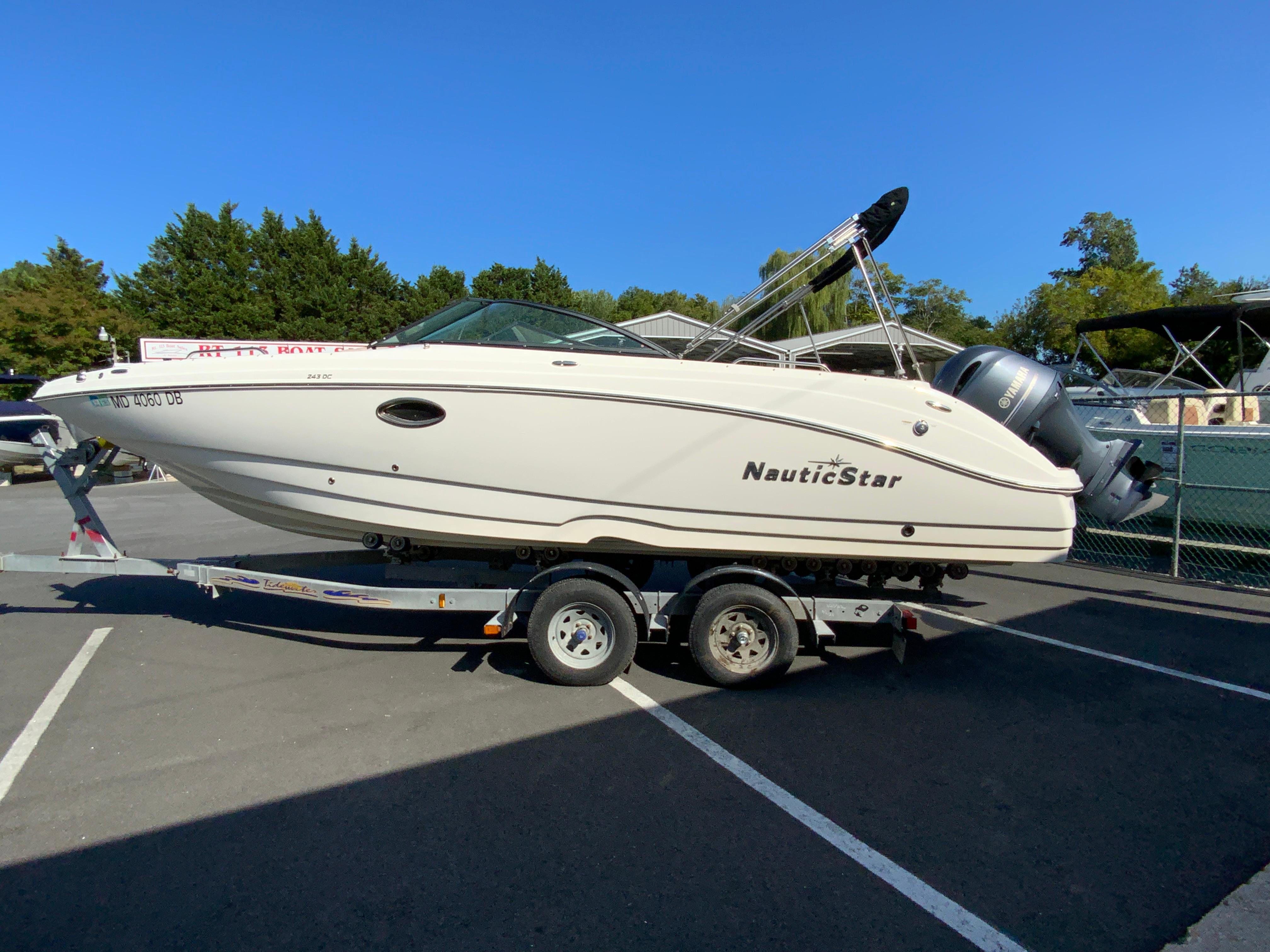 2017 Nauticstar 243DC Sport Deck-5