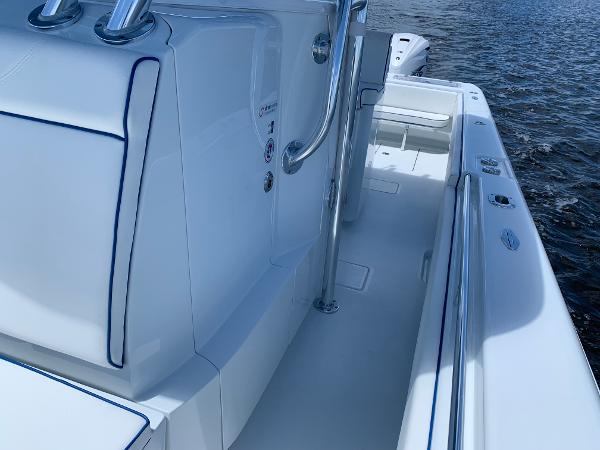35' Contender, Listing Number 100917217, - Photo No. 7