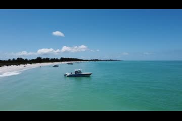 Boston Whaler 330 Outrage video