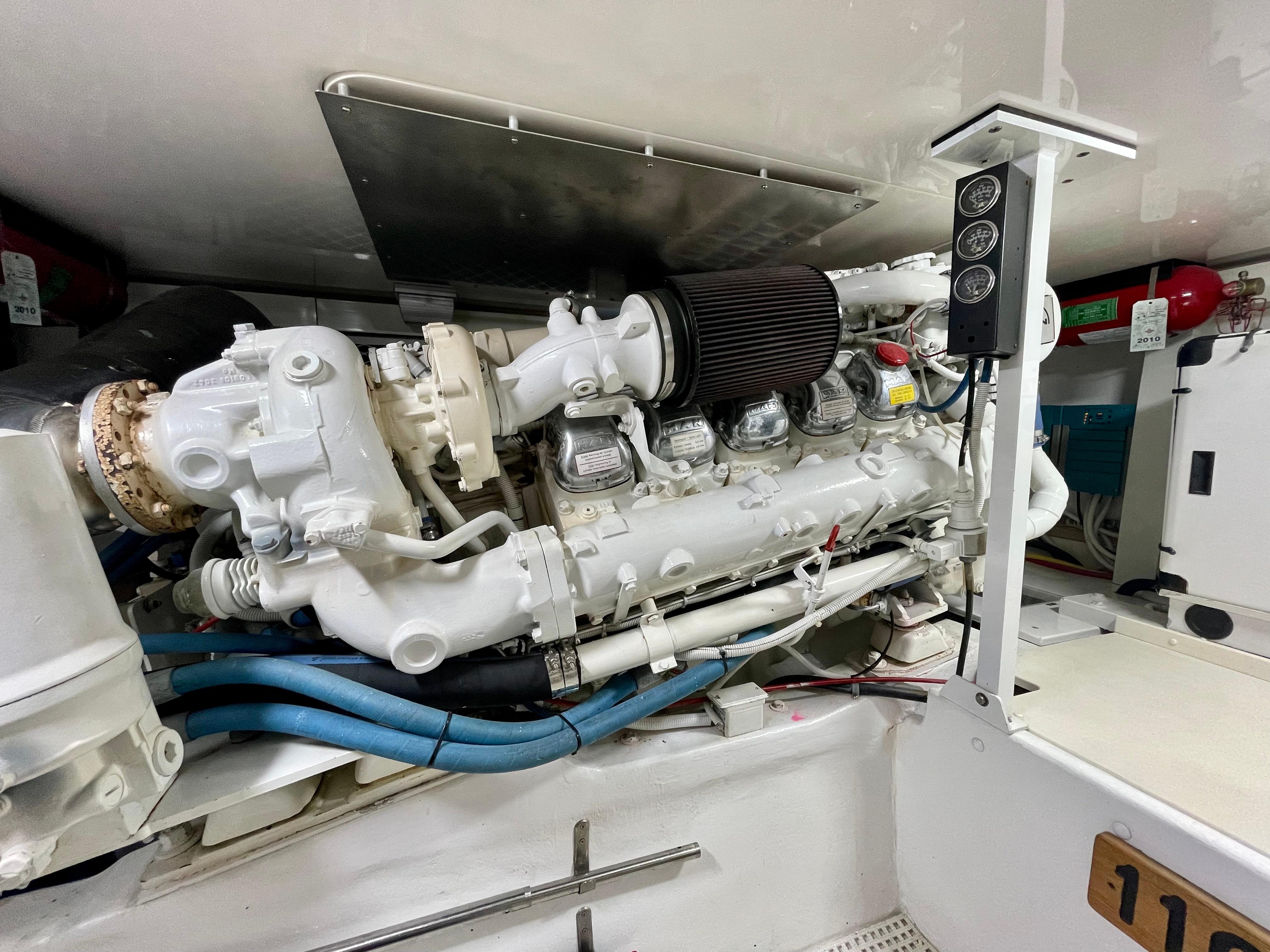 2001-post-50-convertible-power-9607423-20250614103213750-1_XLARGE