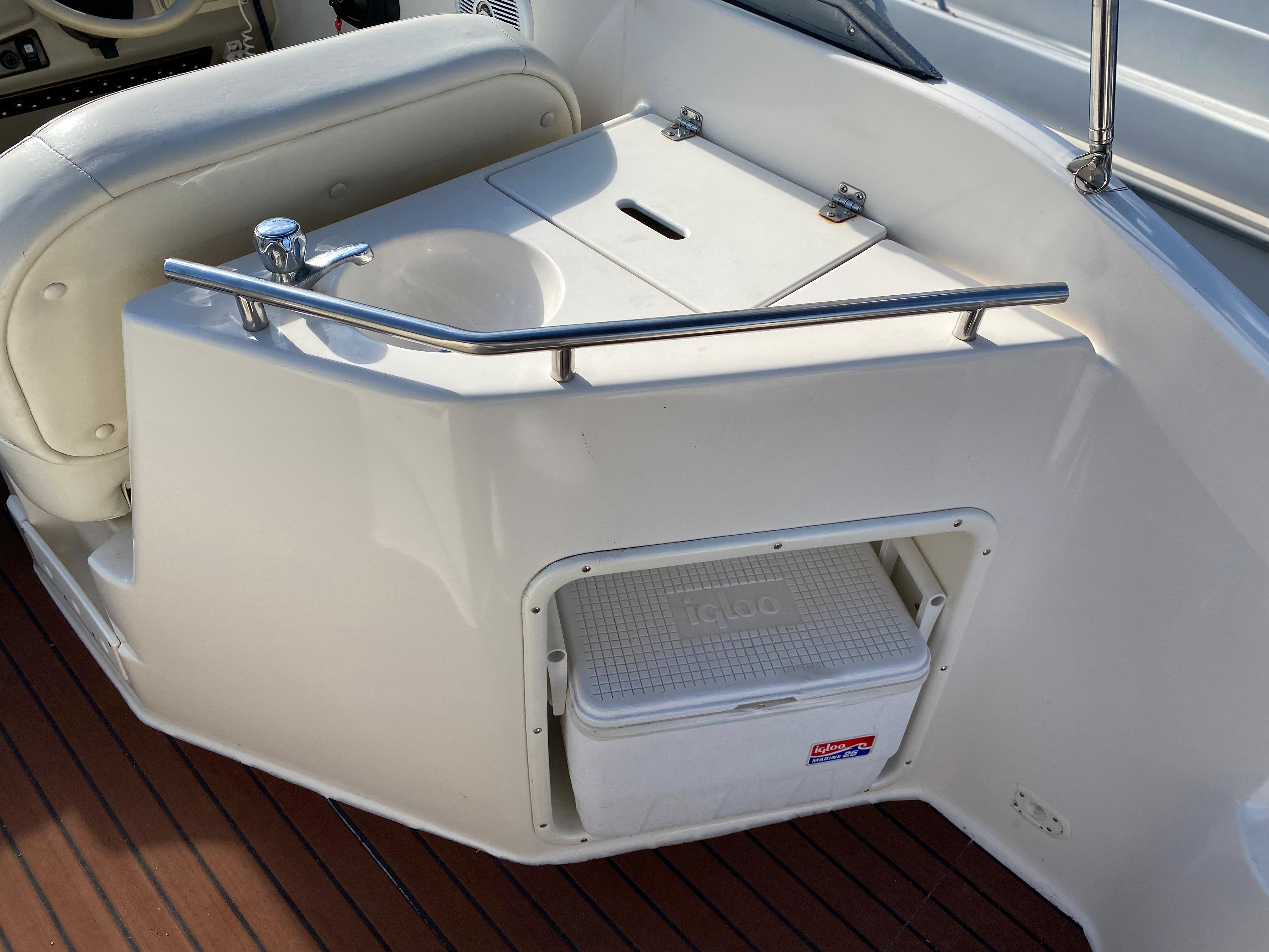 2002 Rinker 270 Fiesta Vee