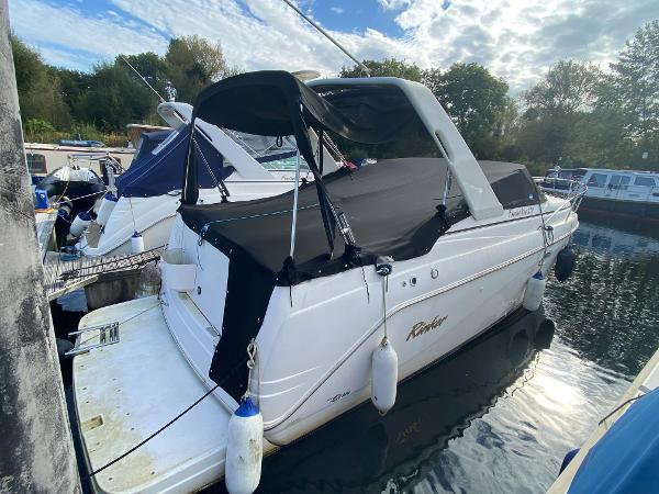 2002 Rinker 270 Fiesta Vee