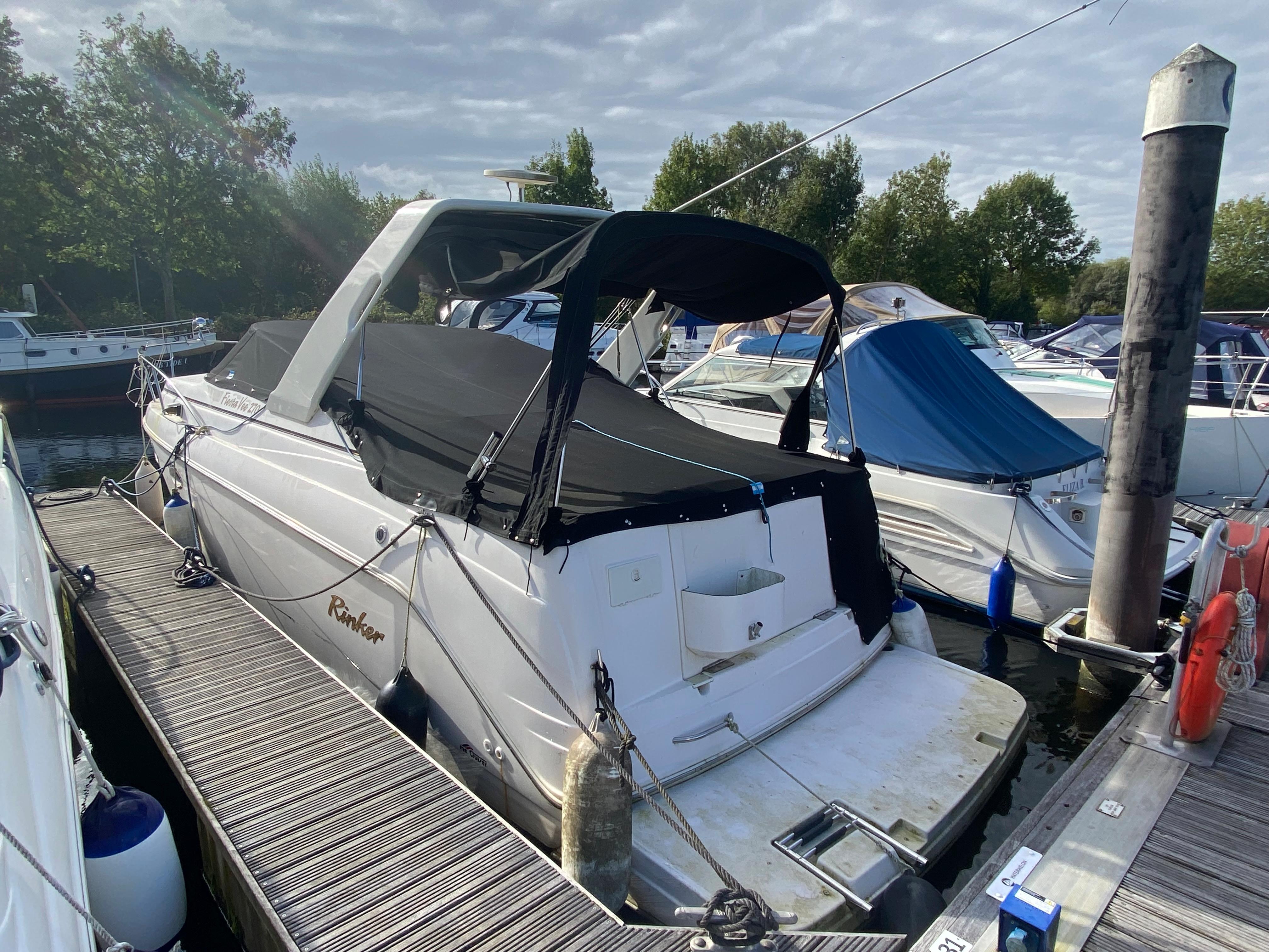 2002 Rinker 270 Fiesta Vee