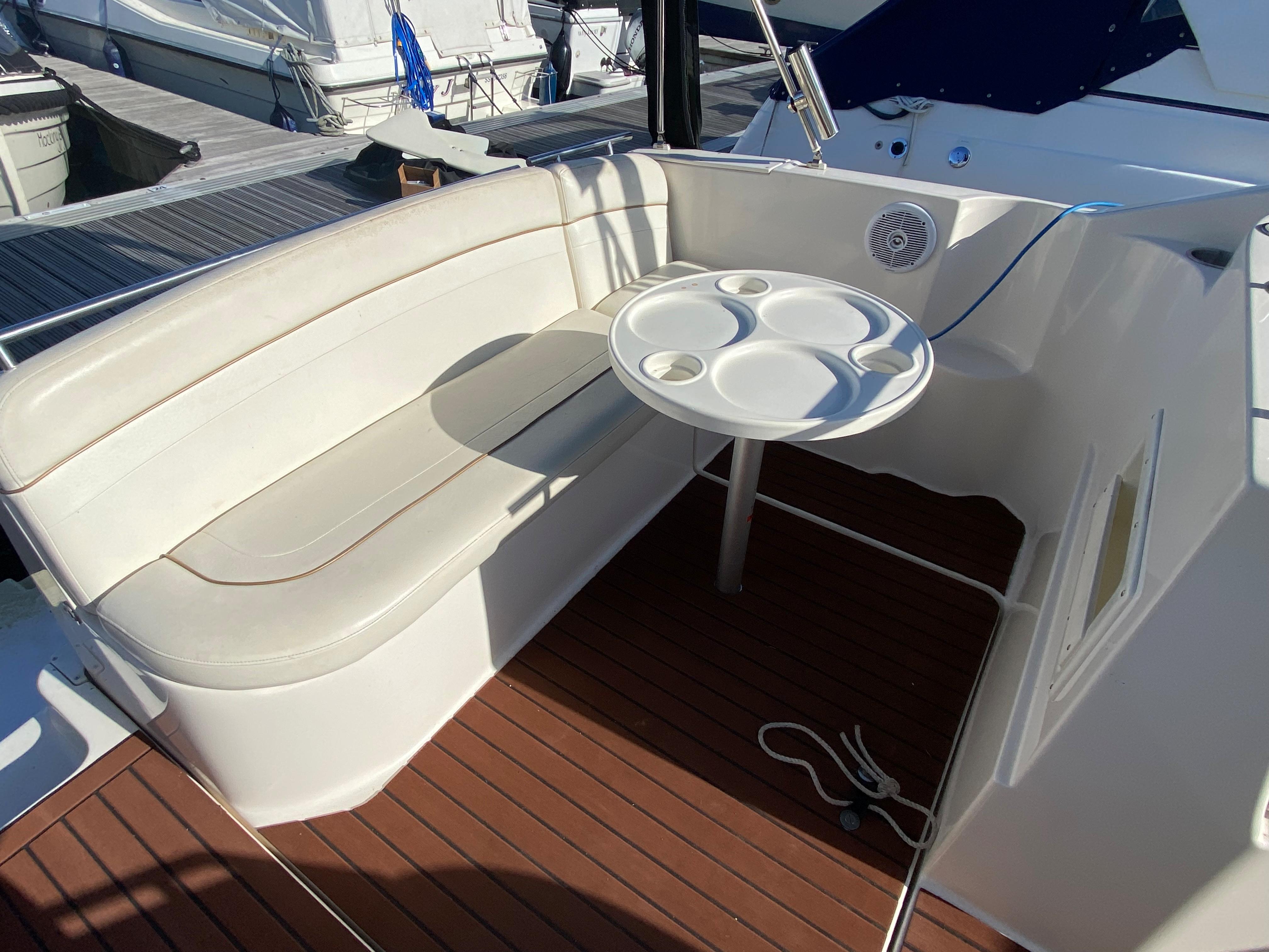 2002 Rinker 270 Fiesta Vee