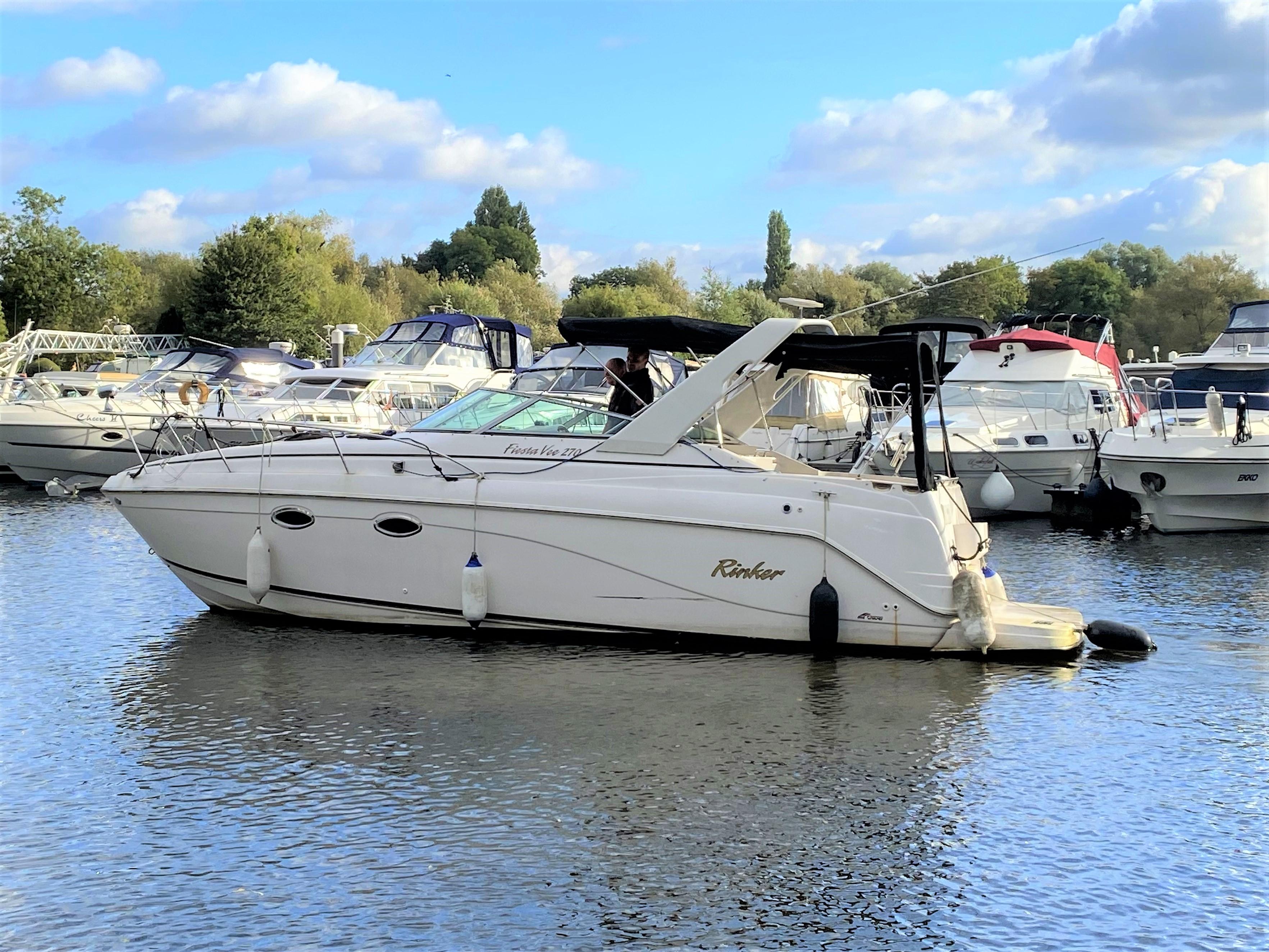 2002 Rinker 270 Fiesta Vee