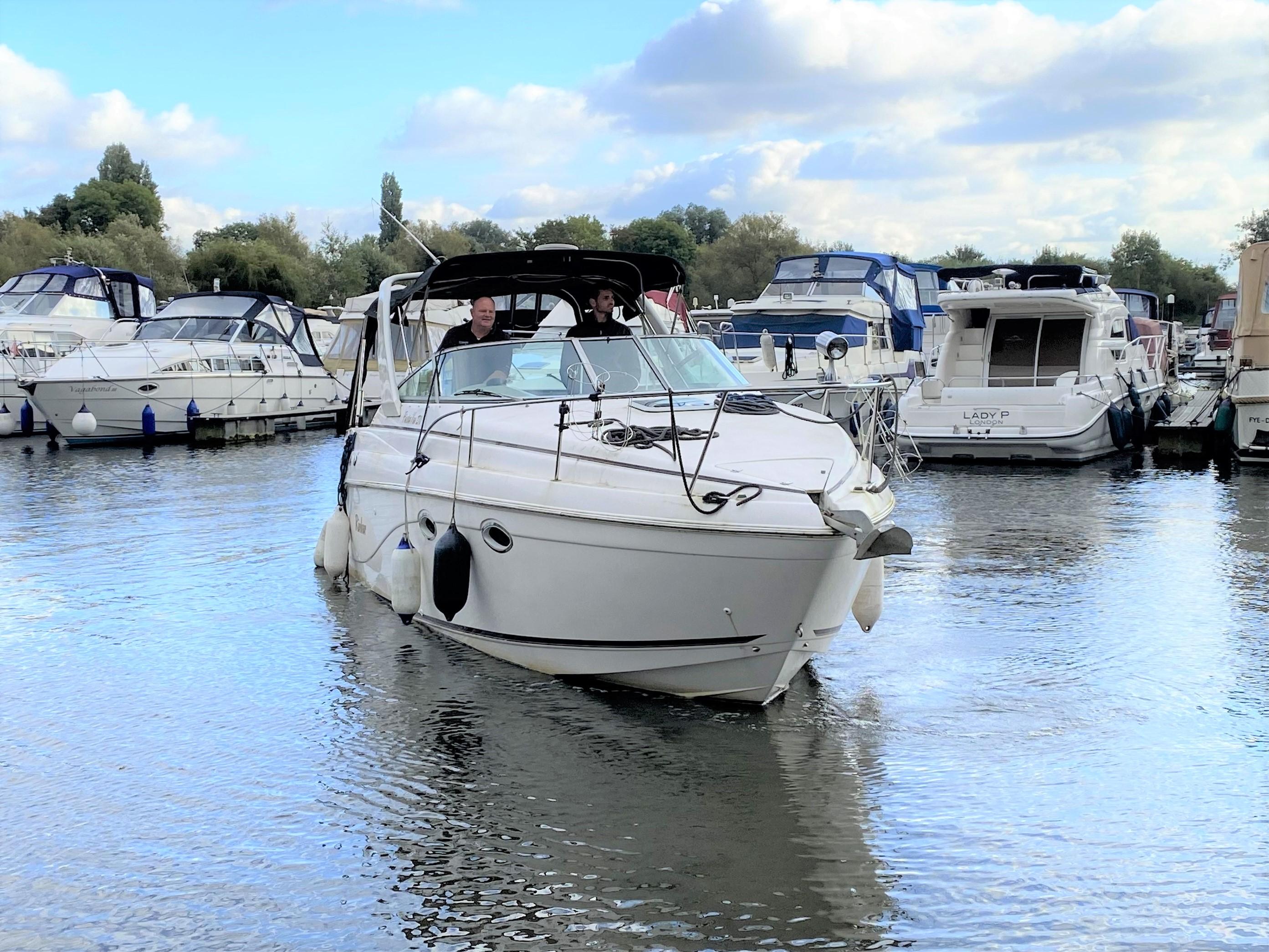 2002 Rinker 270 Fiesta Vee